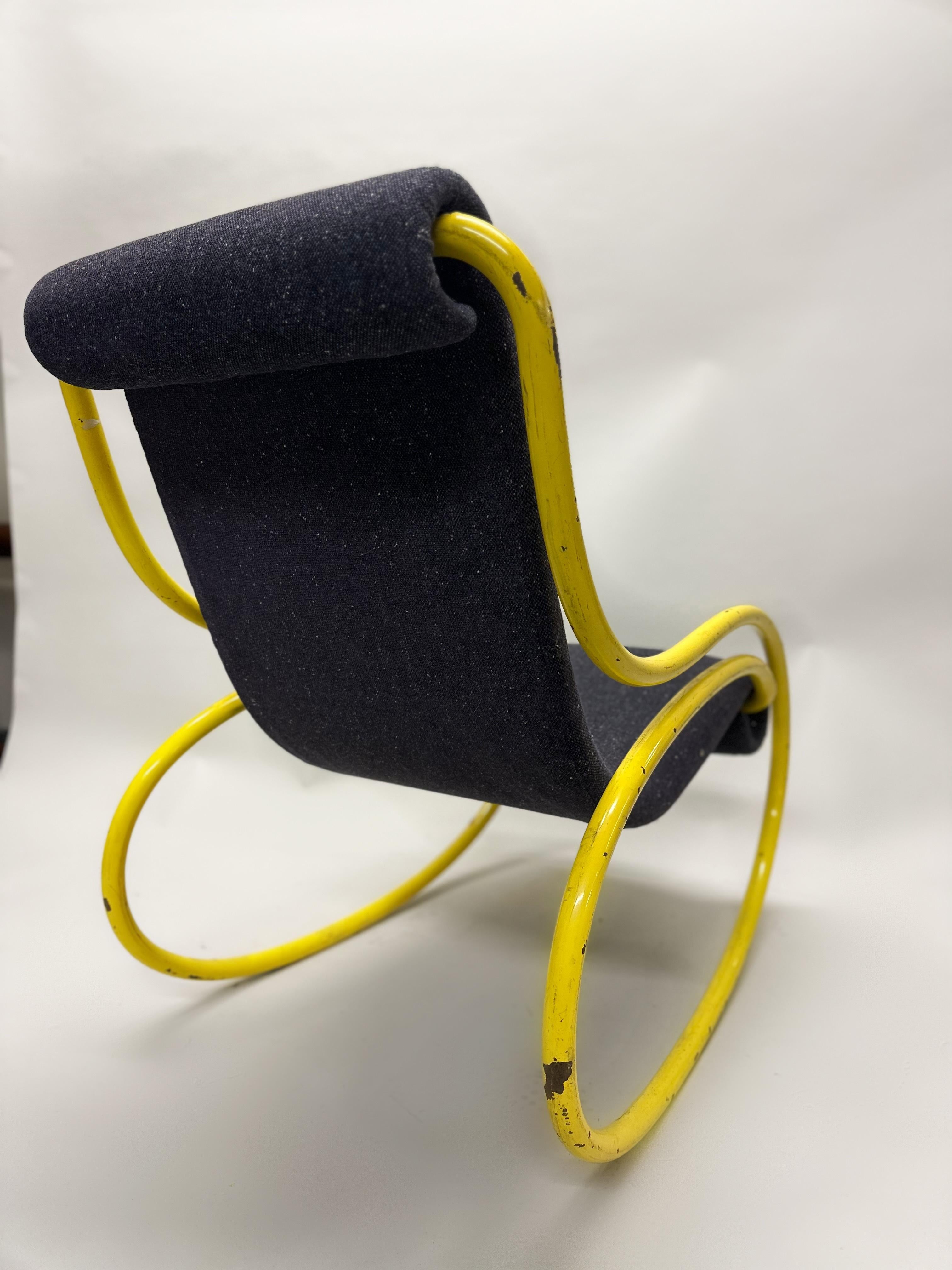 Rare Design Mid-Century Rocking Chair / Lounge Chair Attr. to Gae Aulenti In Good Condition For Sale In New York, NY