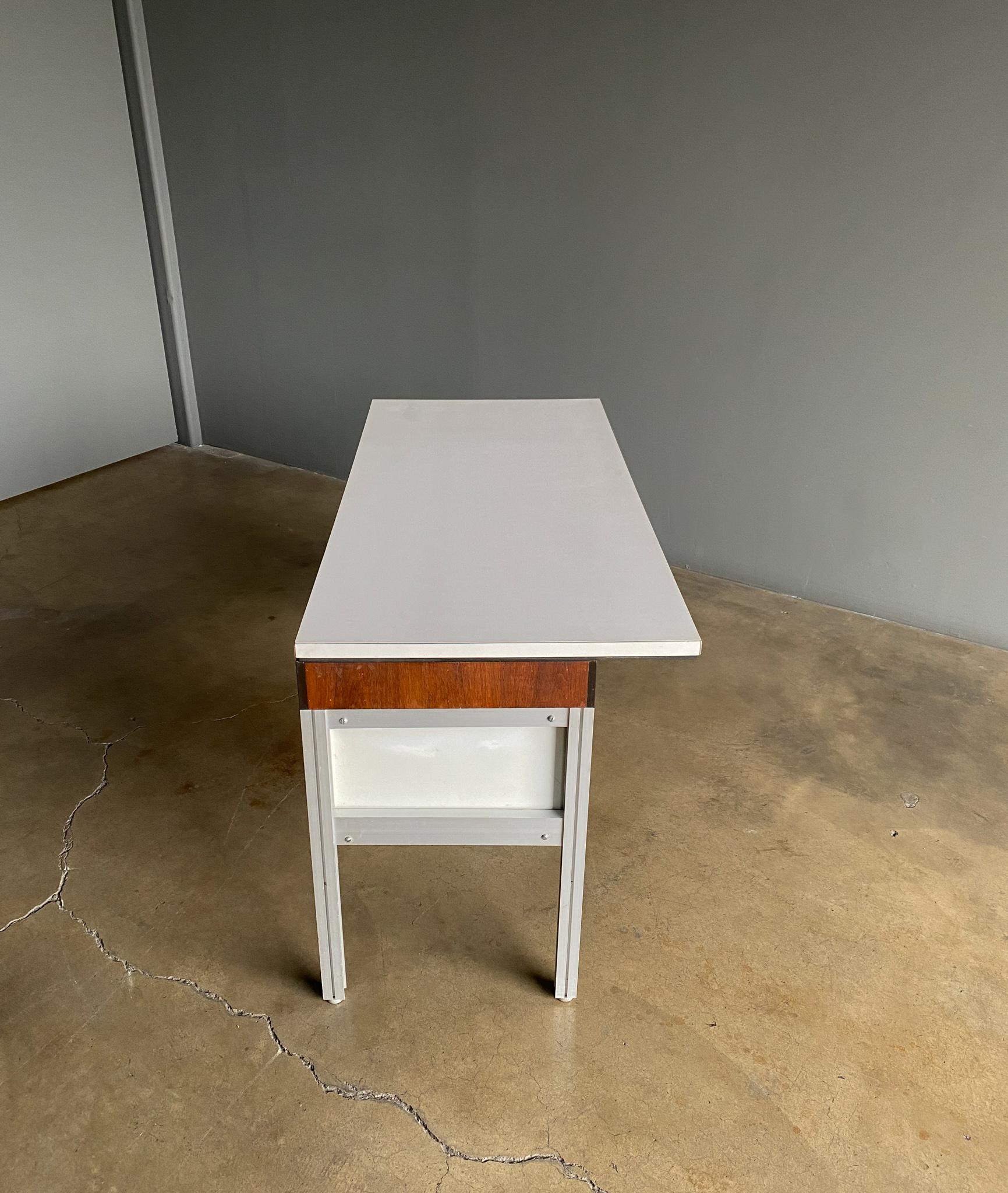 Rare Desk by Architect Gerald Luss, 1960's 3
