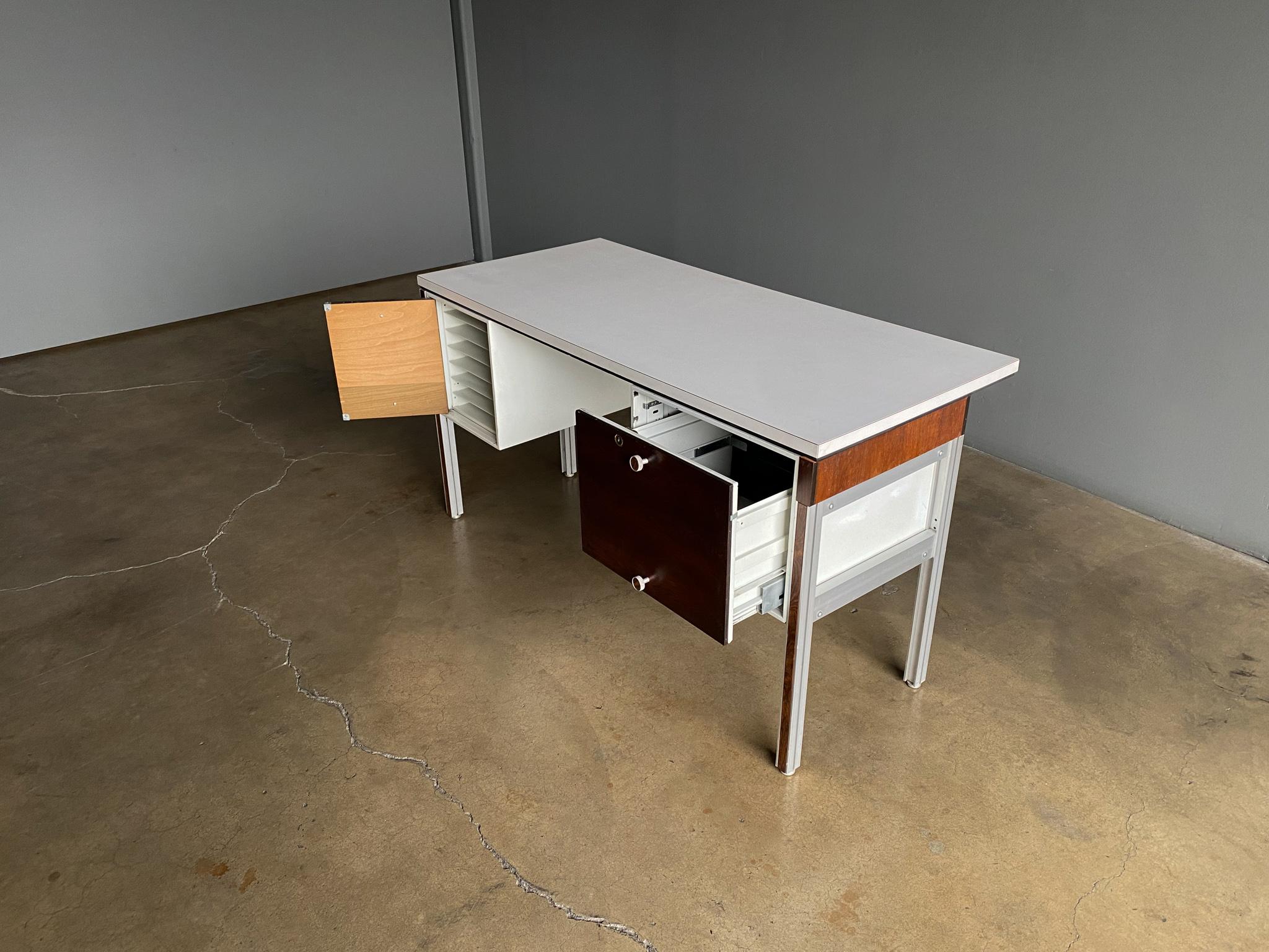 Rare Desk by Architect Gerald Luss, 1960's In Good Condition In San Juan Capistrano, CA