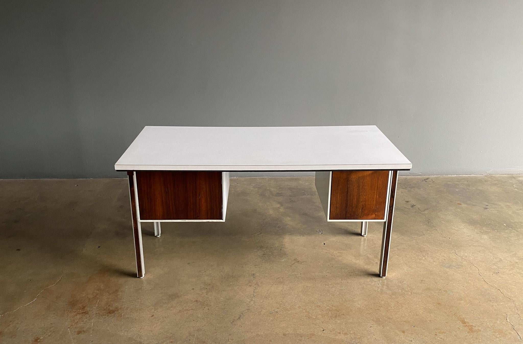 Rare Desk by Architect Gerald Luss, 1960's 2