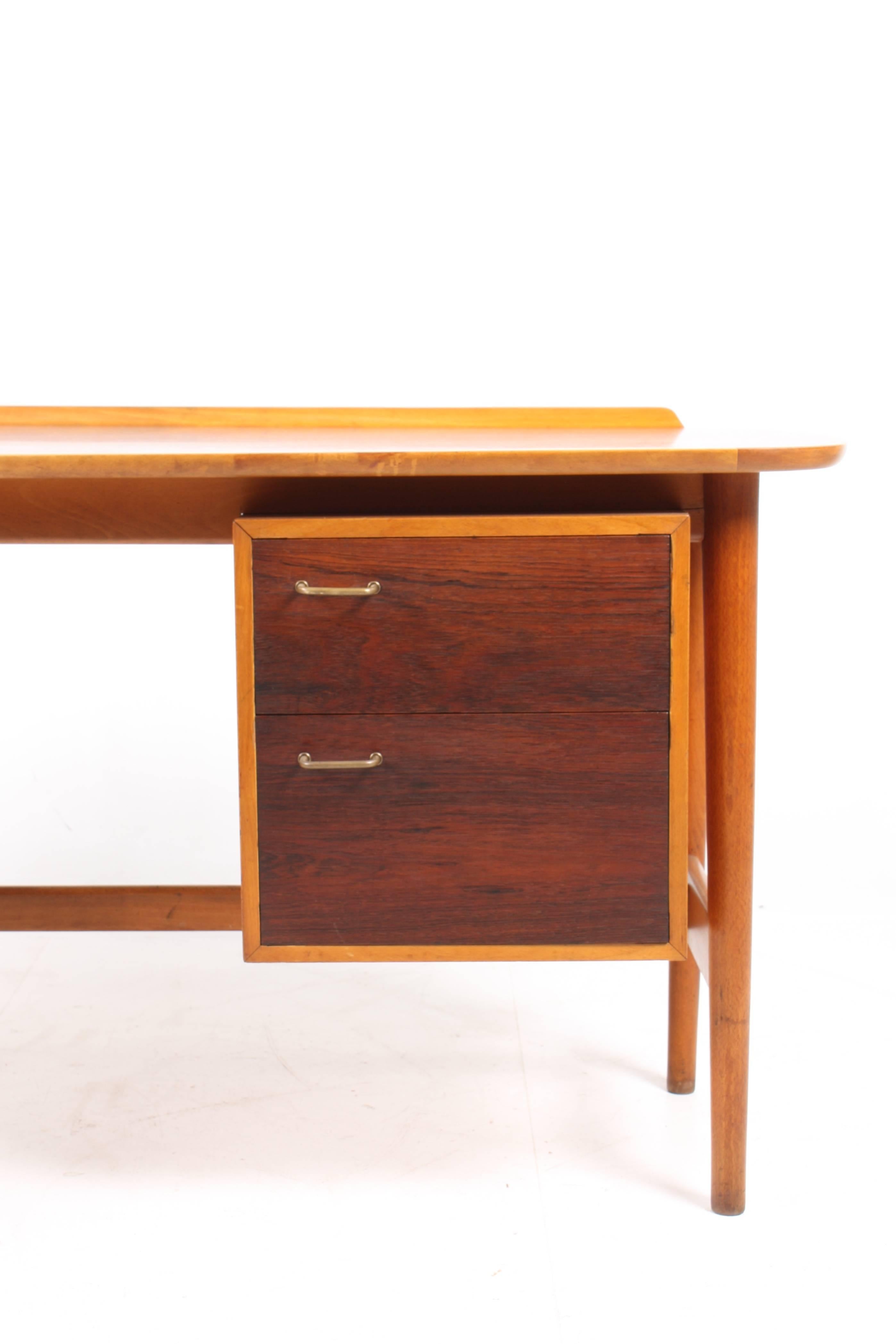 Rare Desk by Arne Vodder in Rosewood 1