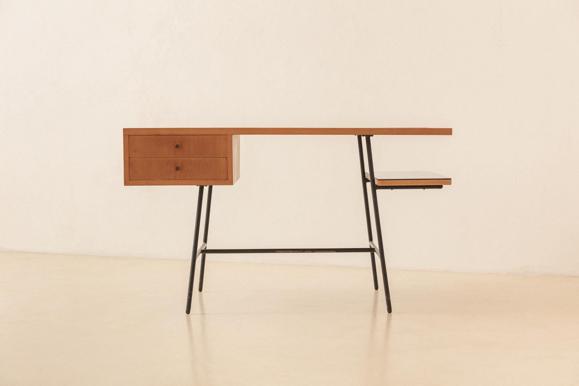 Rare Desk by Carlo Hauner, Móveis Artesanal, 1950s, Brazilian Mid-Century For Sale 1
