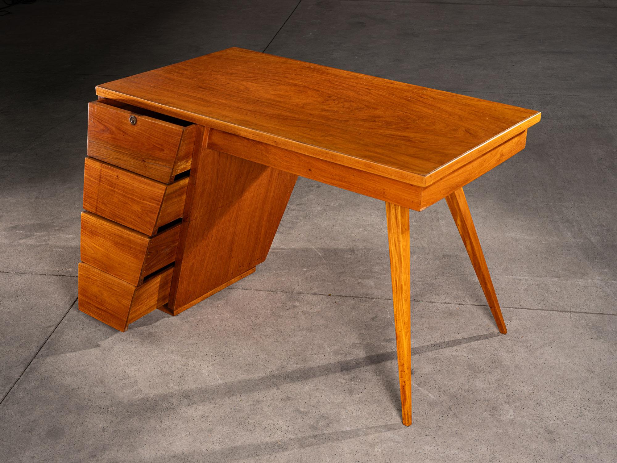 Rara scrivania, 1950 circa .Pezzo storico. 69 x 130 x 82 cm in vendita 2