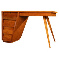 Rare Desk, c. 1950 .Pièce historique. 69 x 130 x 82 cm