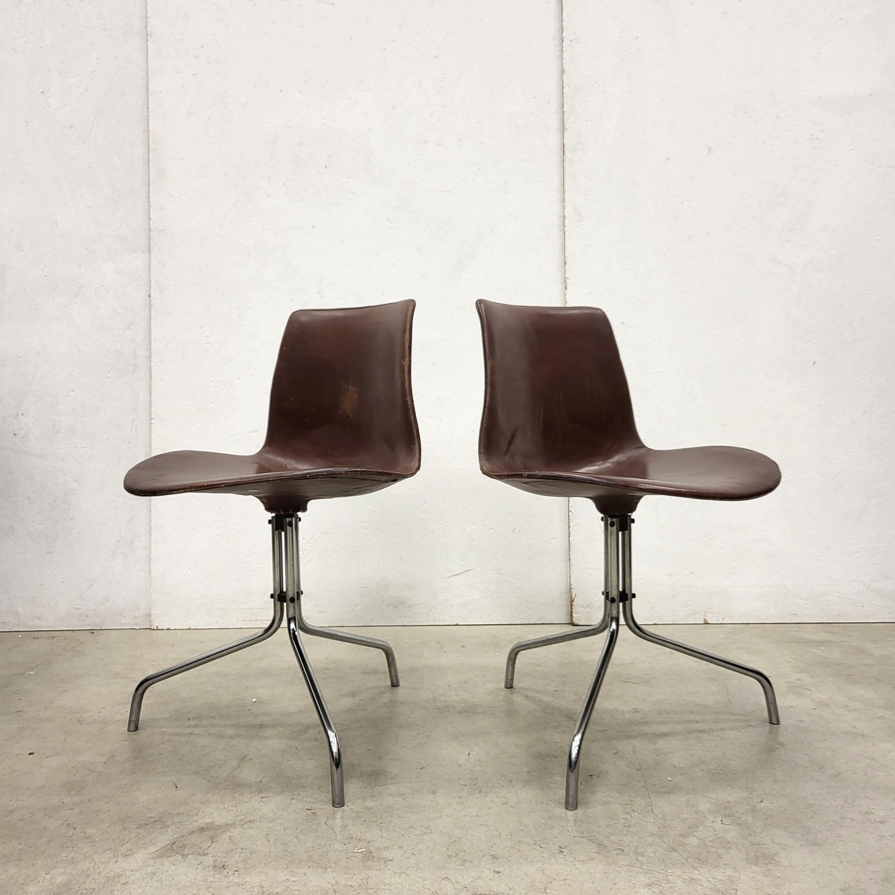 Rare pair model BO611 desk chairs by Jorgen Kastholm & Preben Fabricius.
The chairs were manufactured by Bo-Ex in Denmark in the mid-1960s.

The chairs features a fibreglass shell with brown leather upholstery on a tripod swivel base of chromed