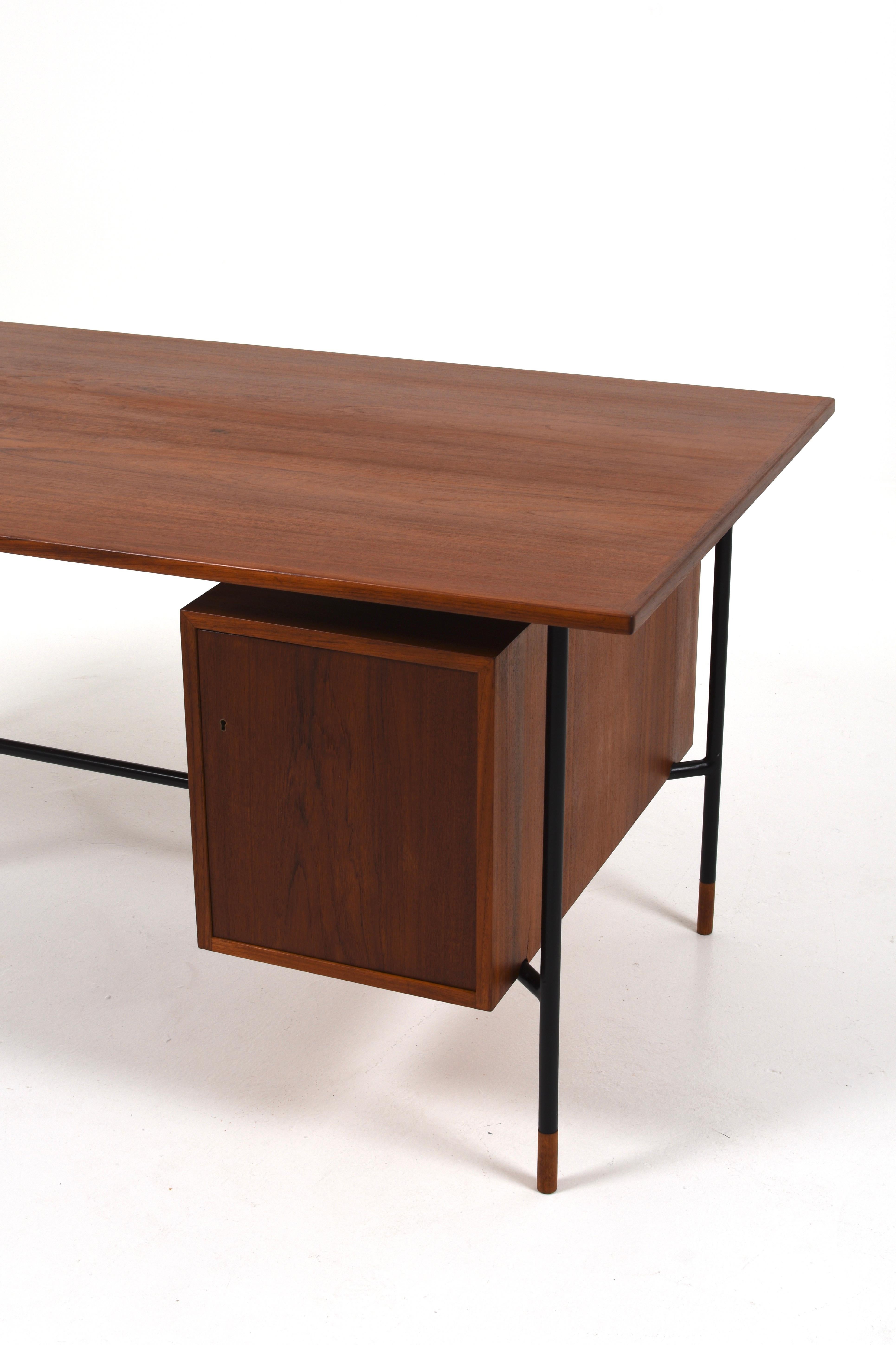 Rare Desk H-55 by Åke Hassbjer in teak and steel base, 1950s For Sale 4