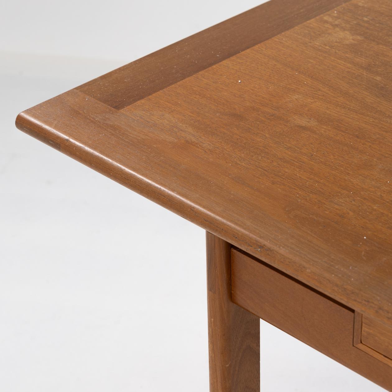 Rare desk in mahogany with two drawers by Vilhelm Wohlert In Fair Condition For Sale In Copenhagen, DK