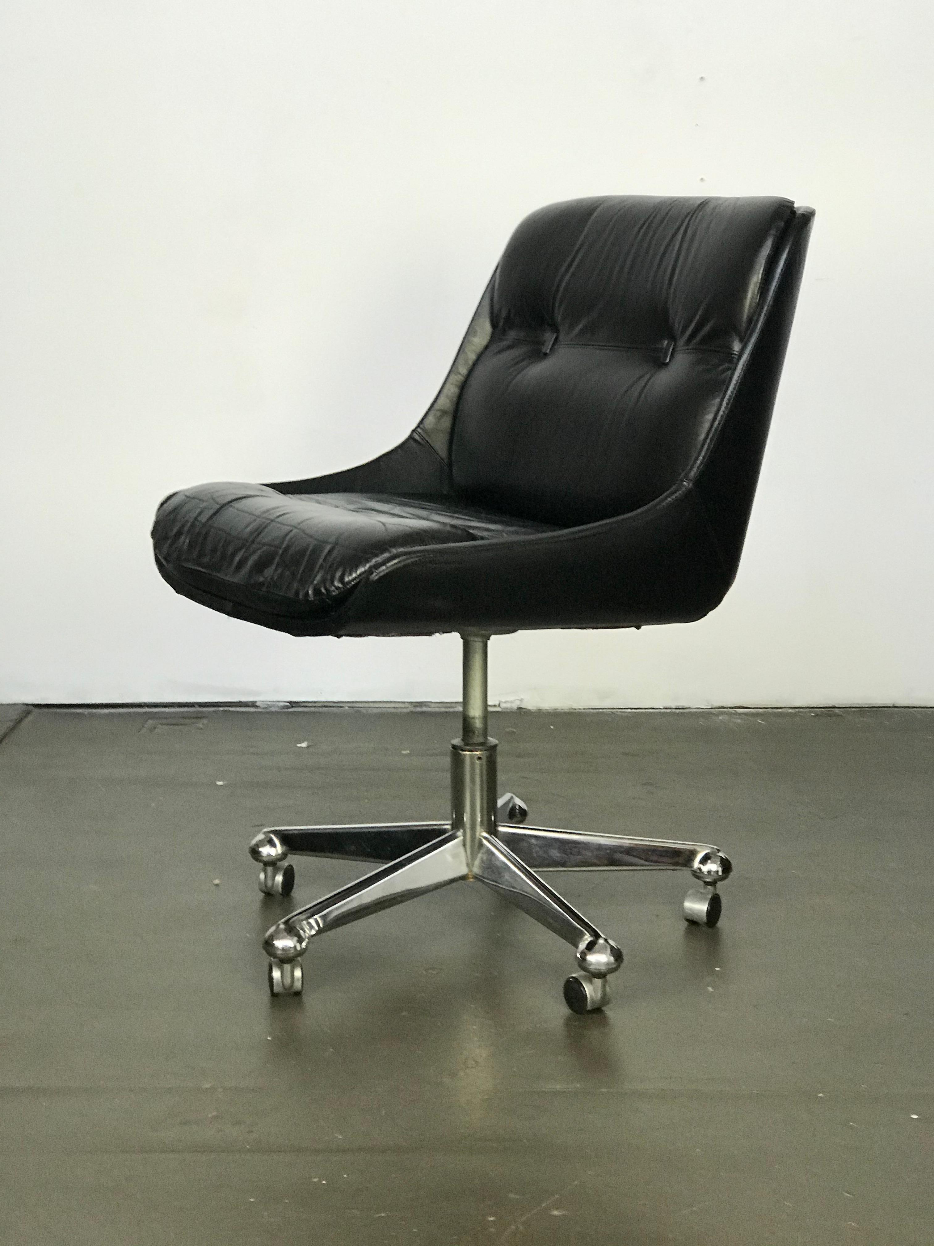 Mid Century Modern Desk Chair in Leather by Jean Gillon  3