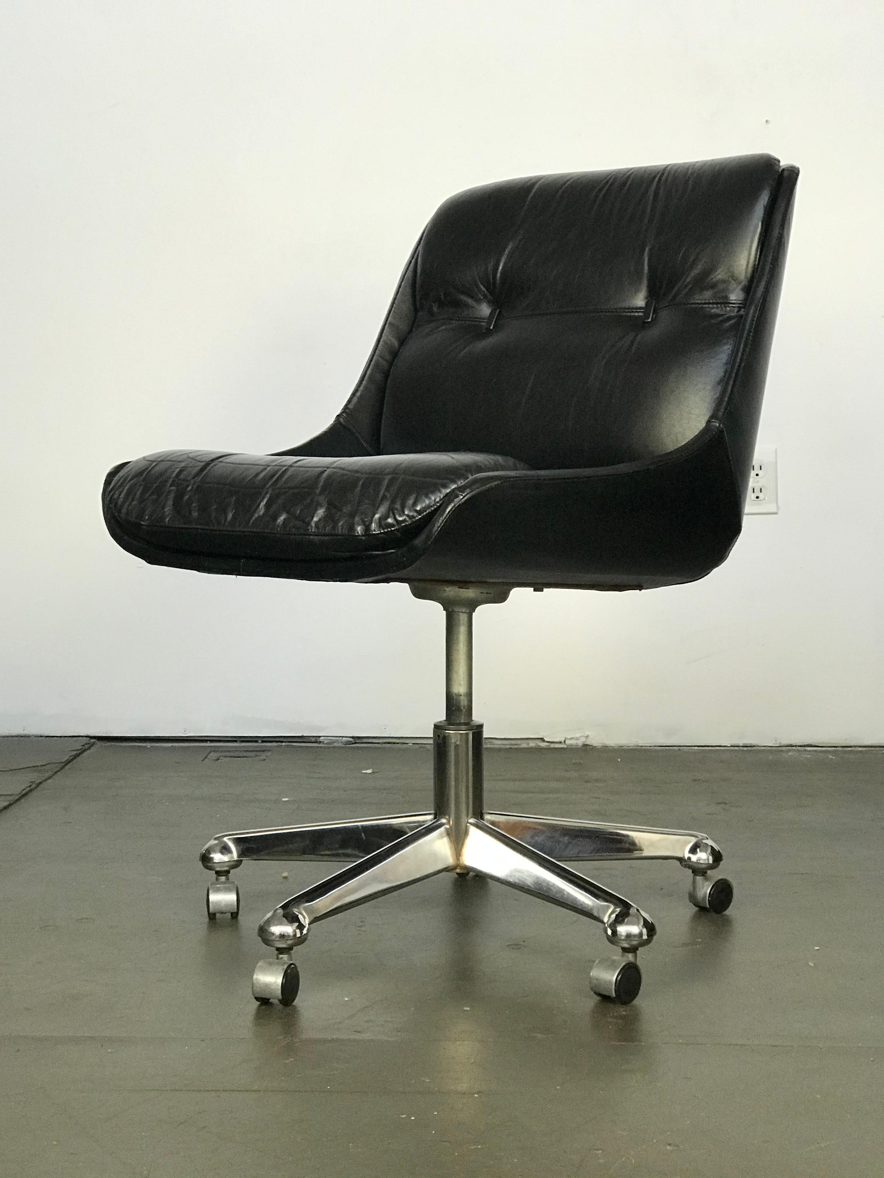 Mid Century Modern Desk Chair in Leather by Jean Gillon  5