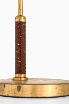 Rara lampada da tavolo e da scrivania in ottone e pelle, anni '50