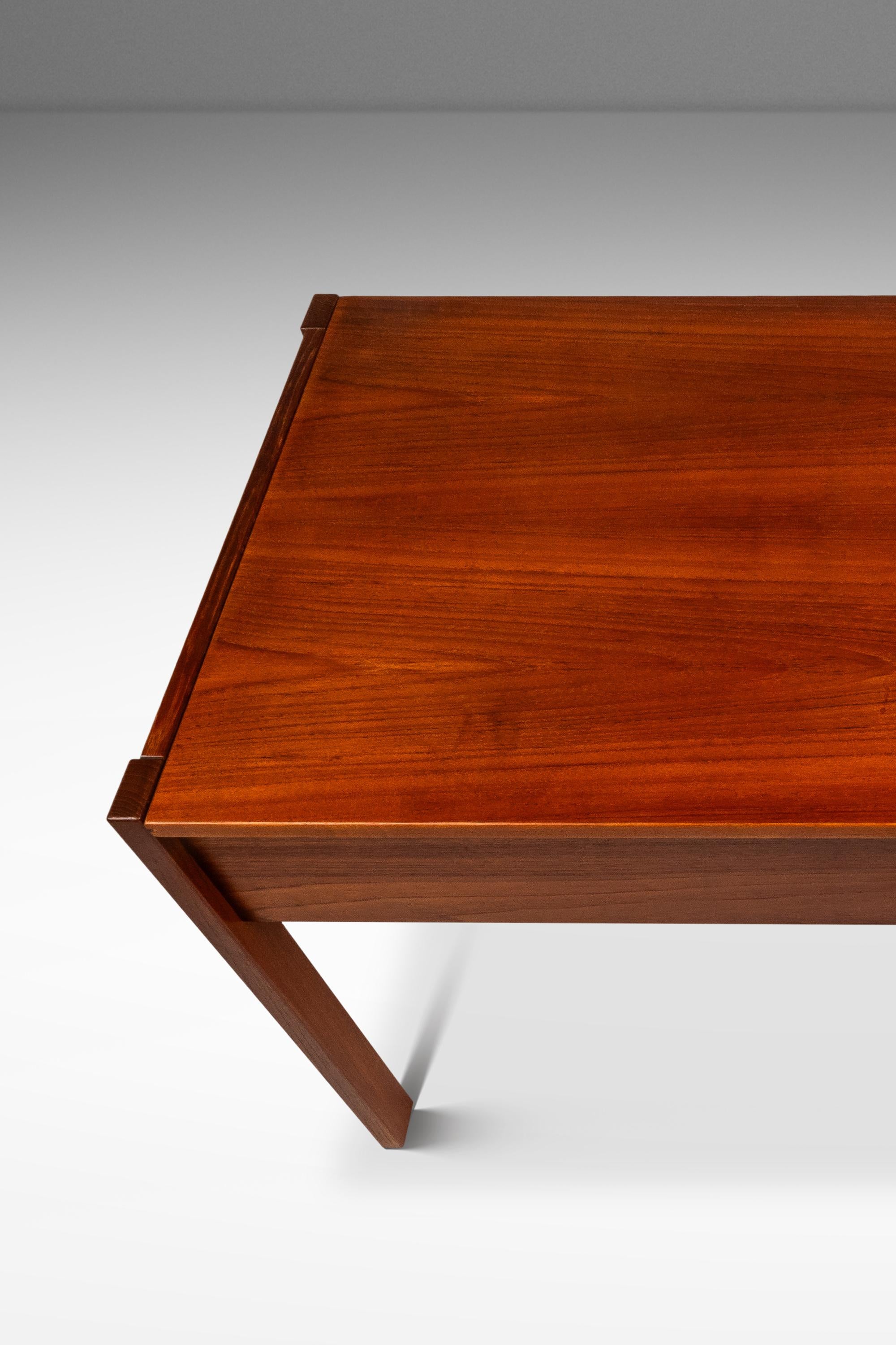 Seltener Schreibtisch mit Schiebeplatte, Peter Løvig Nielsen, Løvig Dansk, Dänemark, 1960er Jahre im Angebot 9