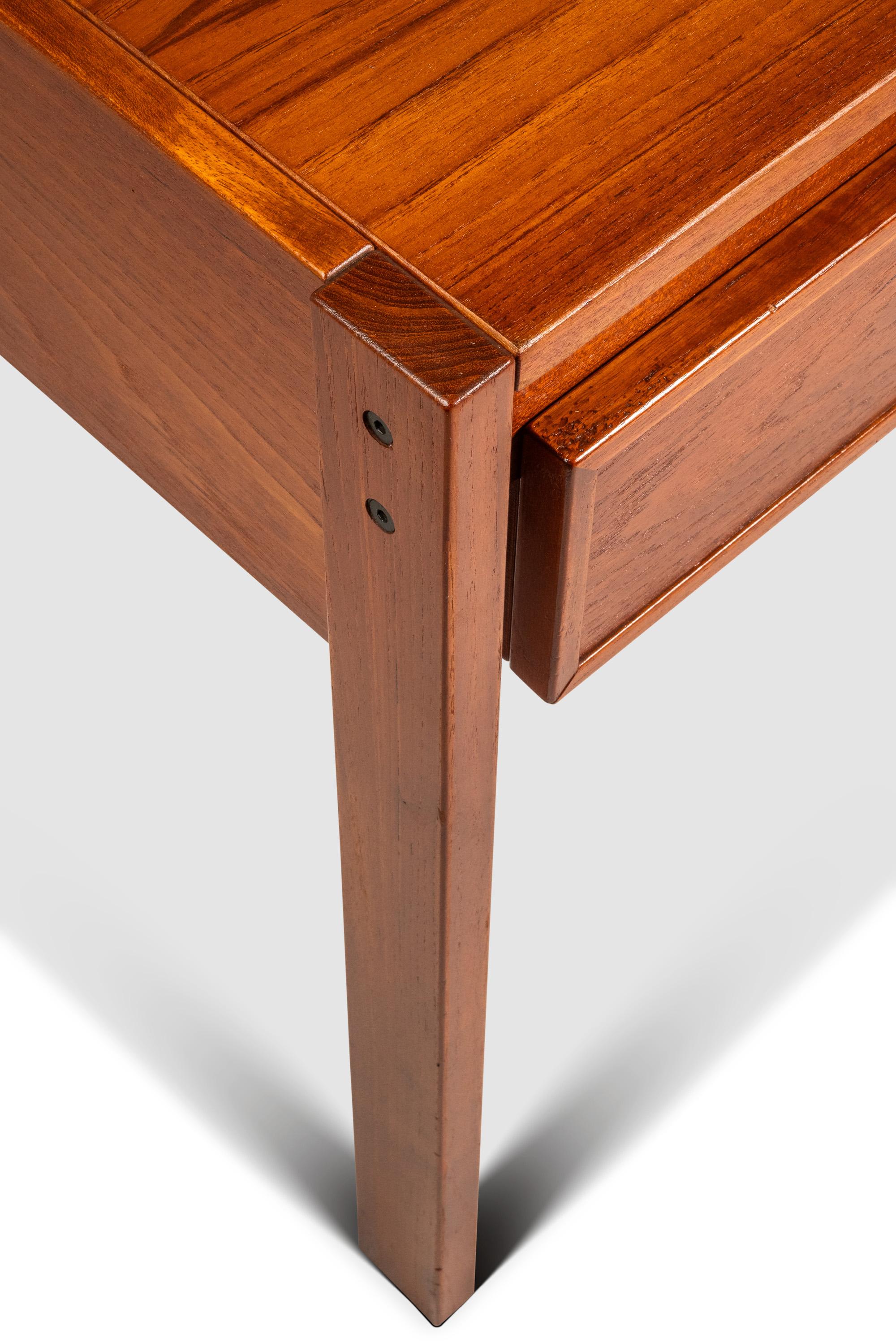 Seltener Schreibtisch mit Schiebeplatte, Peter Løvig Nielsen, Løvig Dansk, Dänemark, 1960er Jahre im Angebot 11