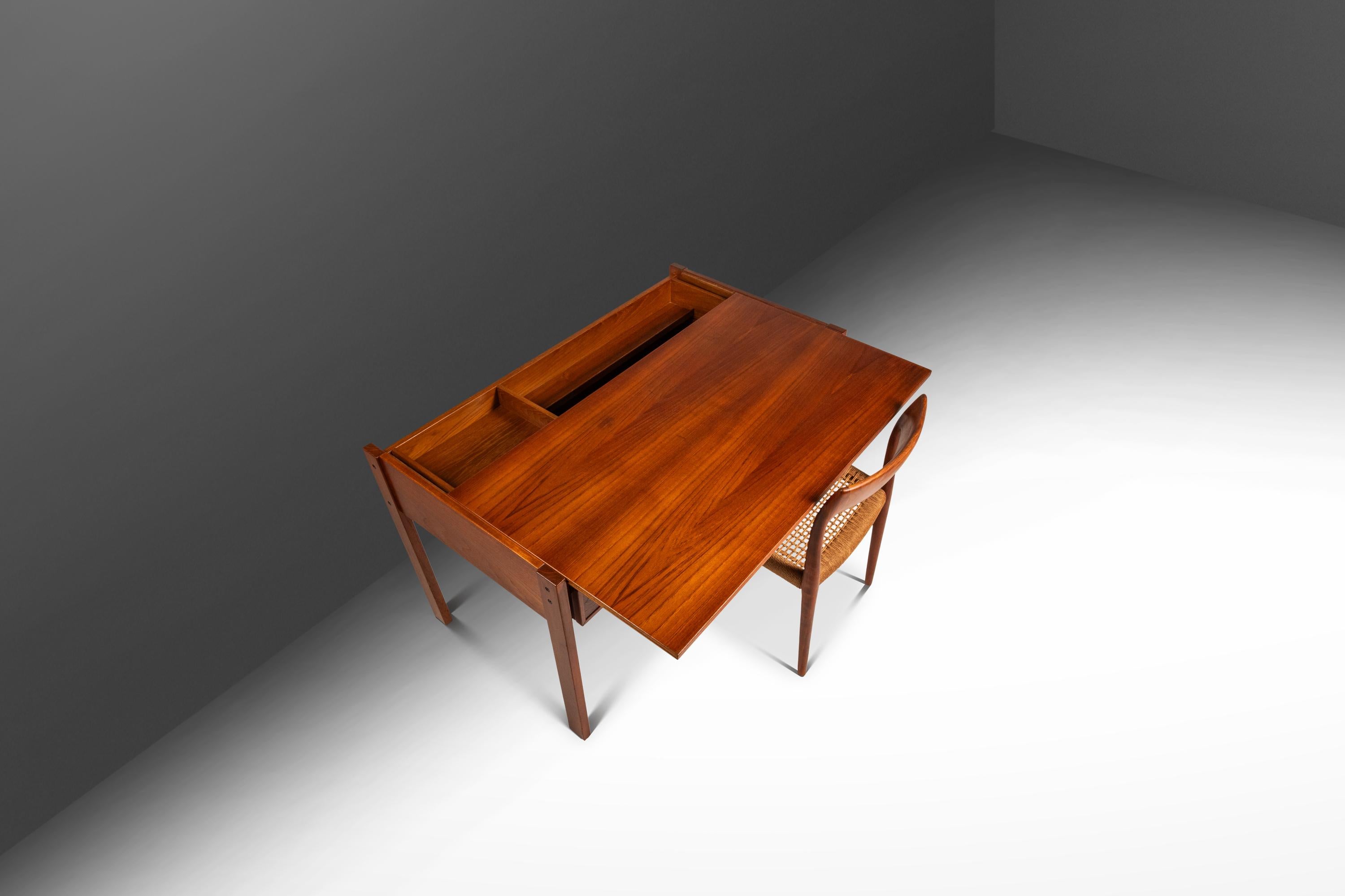 Seltener Schreibtisch mit Schiebeplatte, Peter Løvig Nielsen, Løvig Dansk, Dänemark, 1960er Jahre (Dänisch) im Angebot