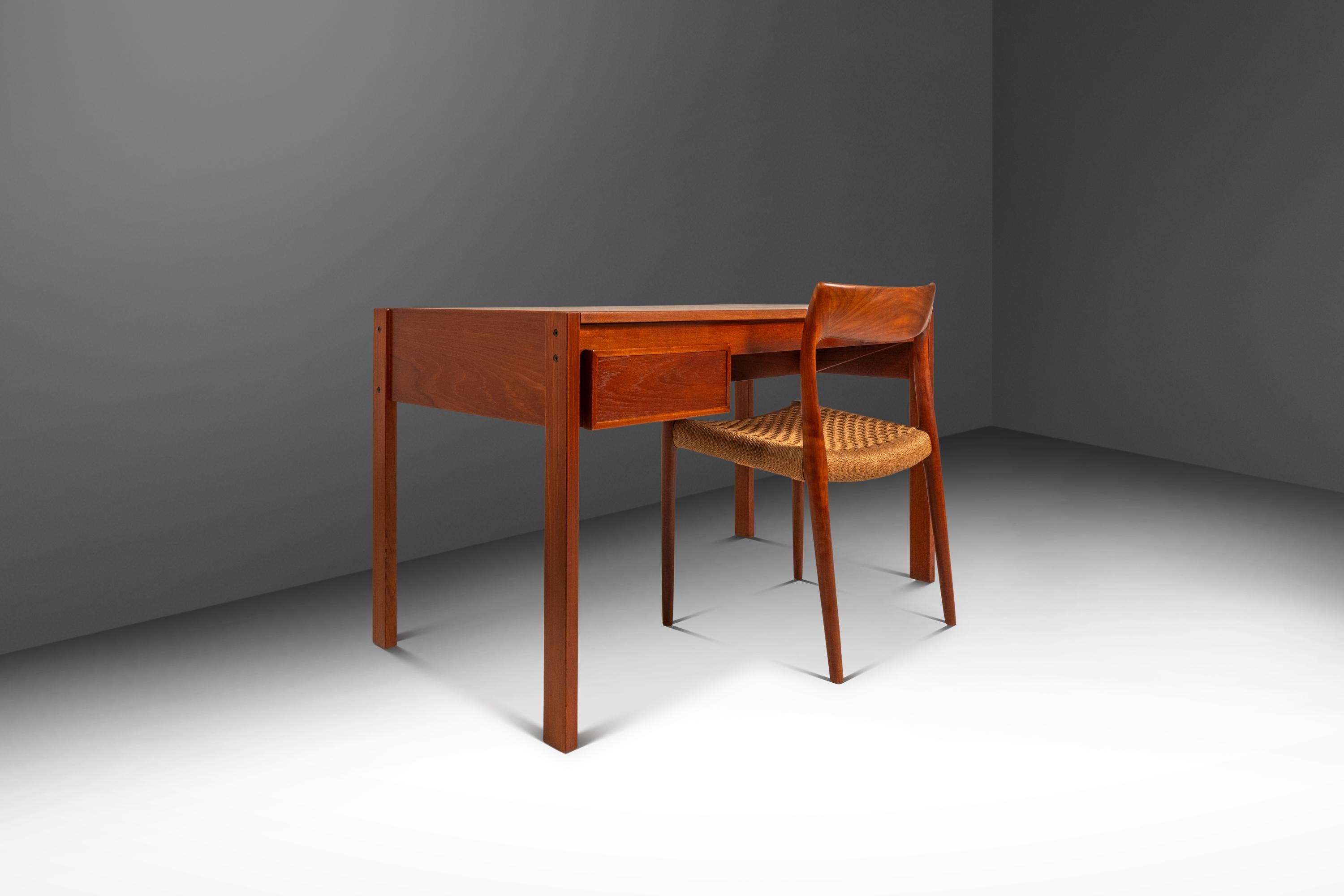 Seltener Schreibtisch mit Schiebeplatte, Peter Løvig Nielsen, Løvig Dansk, Dänemark, 1960er Jahre im Zustand „Gut“ im Angebot in Deland, FL