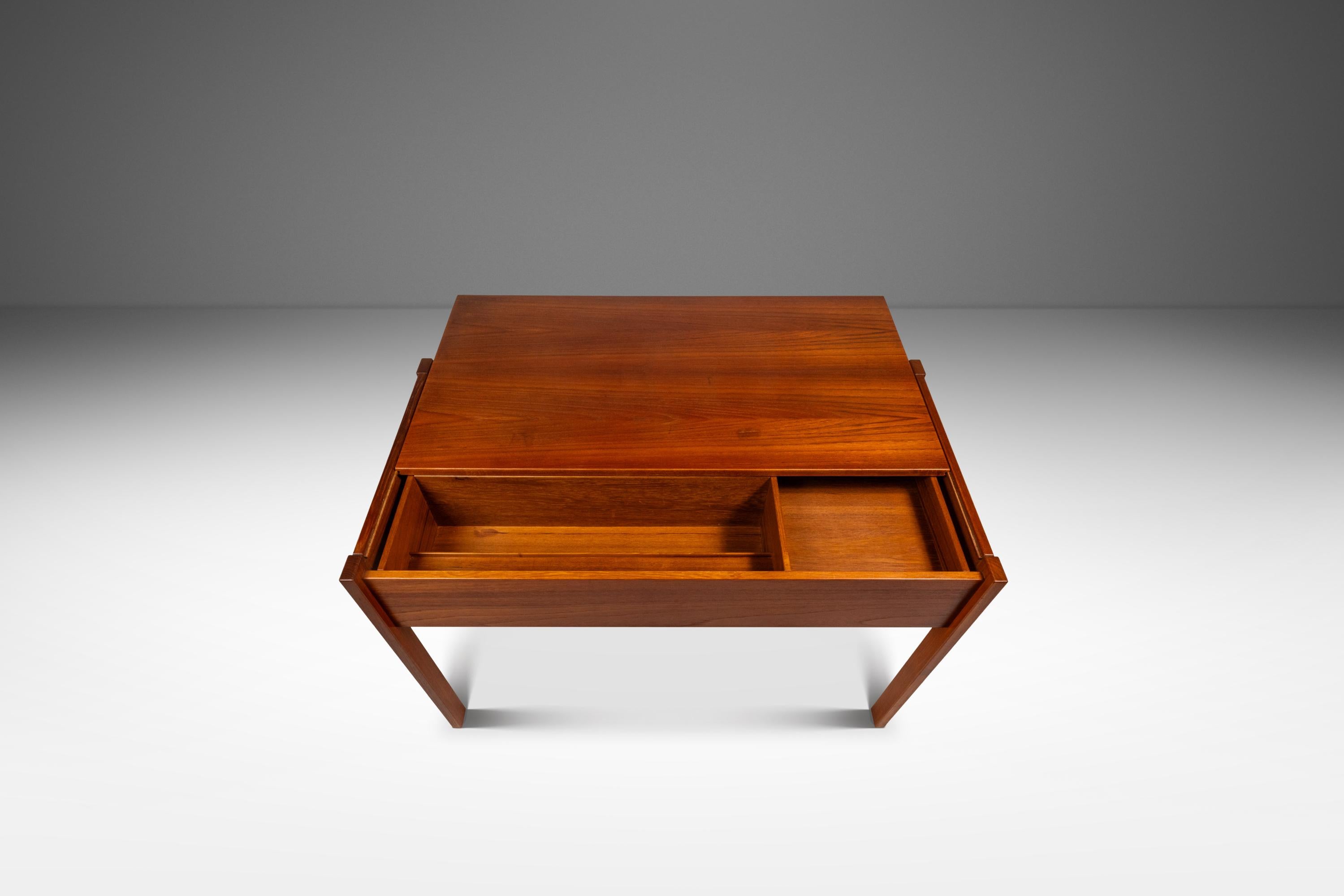 Seltener Schreibtisch mit Schiebeplatte, Peter Løvig Nielsen, Løvig Dansk, Dänemark, 1960er Jahre (Teakholz) im Angebot