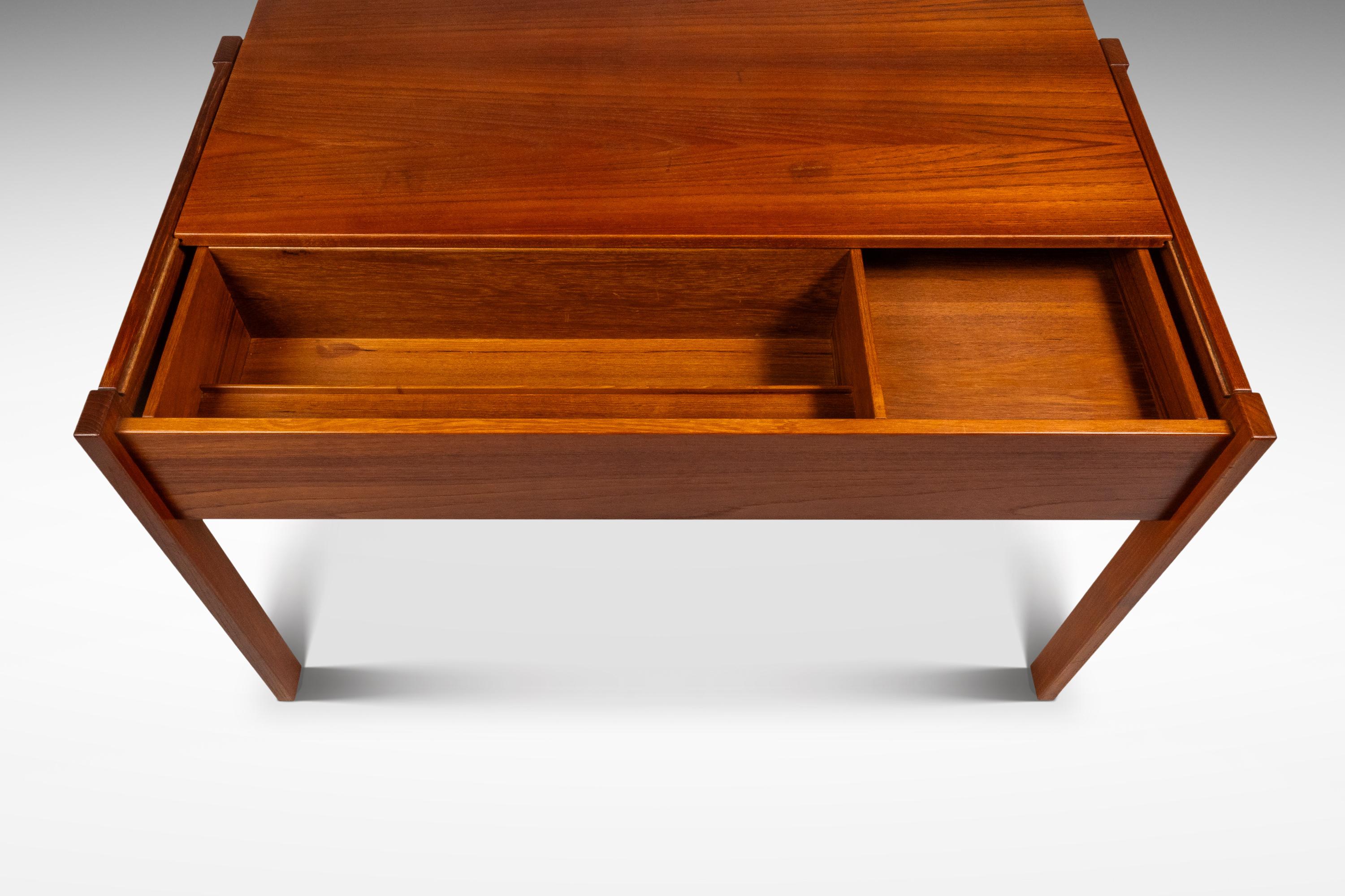 Seltener Schreibtisch mit Schiebeplatte, Peter Løvig Nielsen, Løvig Dansk, Dänemark, 1960er Jahre im Angebot 1