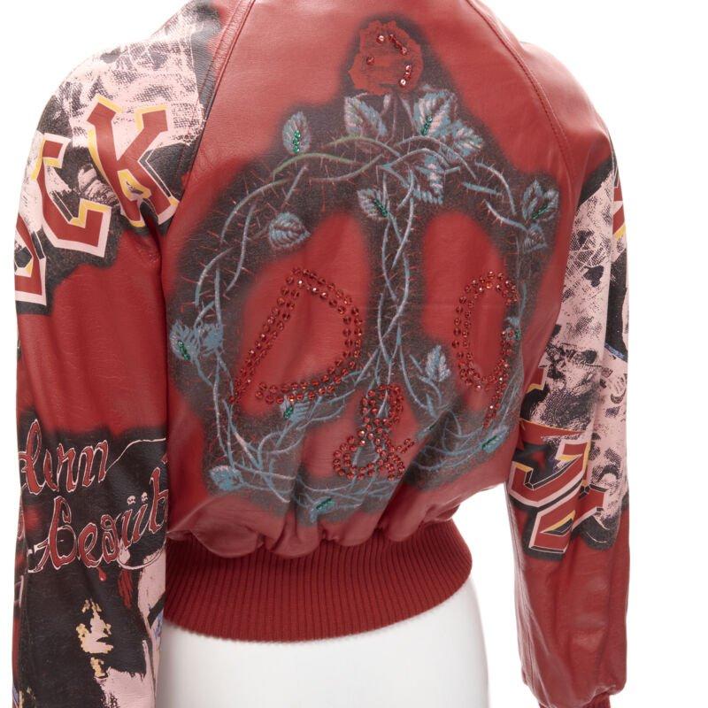rare D&G DOLCE GABBANA Vintage 2001 Acid Rock rock leather bomber IT38 XS
Reference: ANWU/A00745
Brand: D&G
Designer: Domenico Dolce and Stefano Gabbana
Collection: Fall Winter 2001 - Runway
Material: Leather
Color: Red, Multicolour
Pattern: Rock