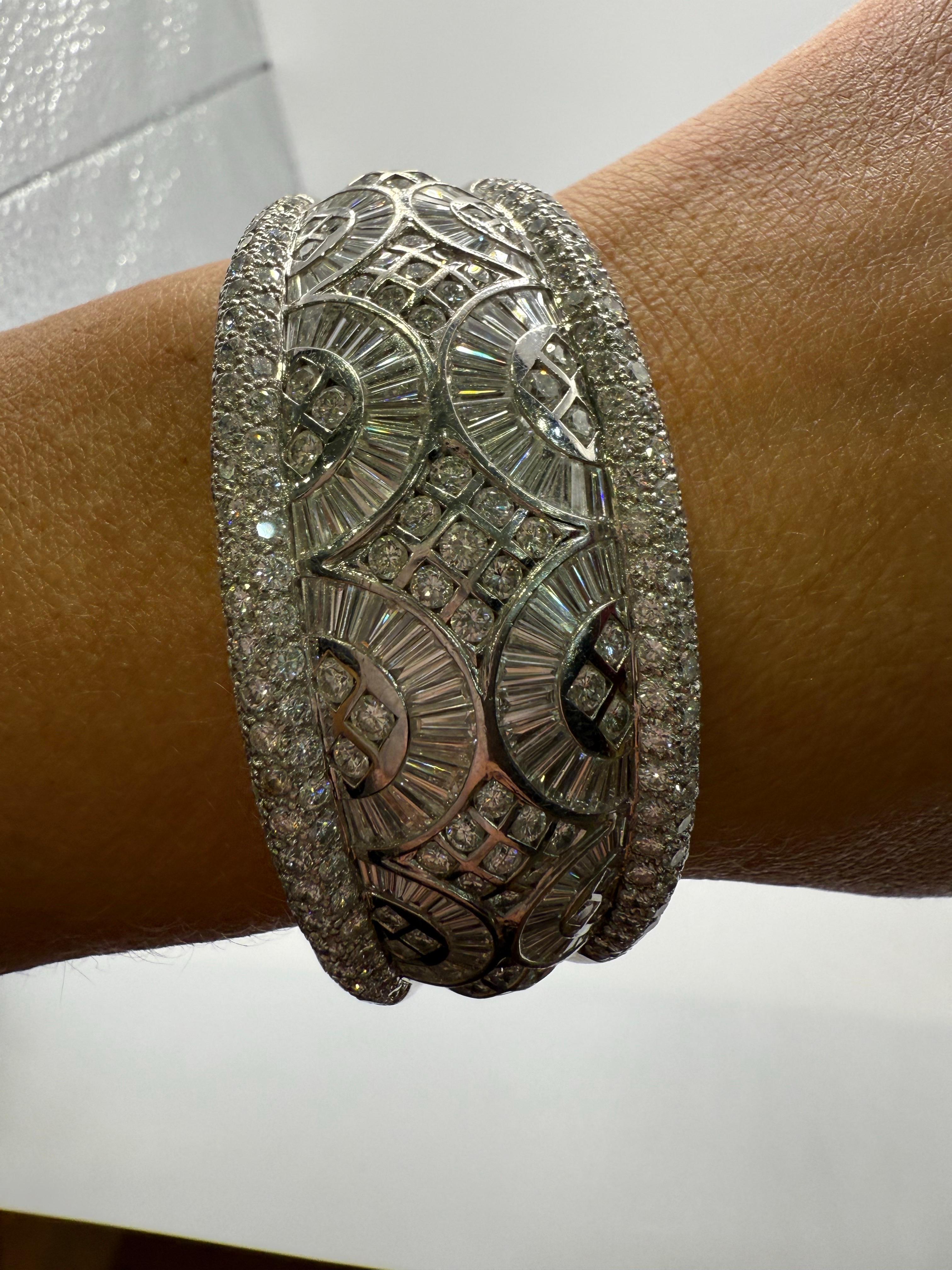 Taglio baguette RARO braccialetto con diamanti in oro 18Kt 15,66 carati di diamanti in vendita