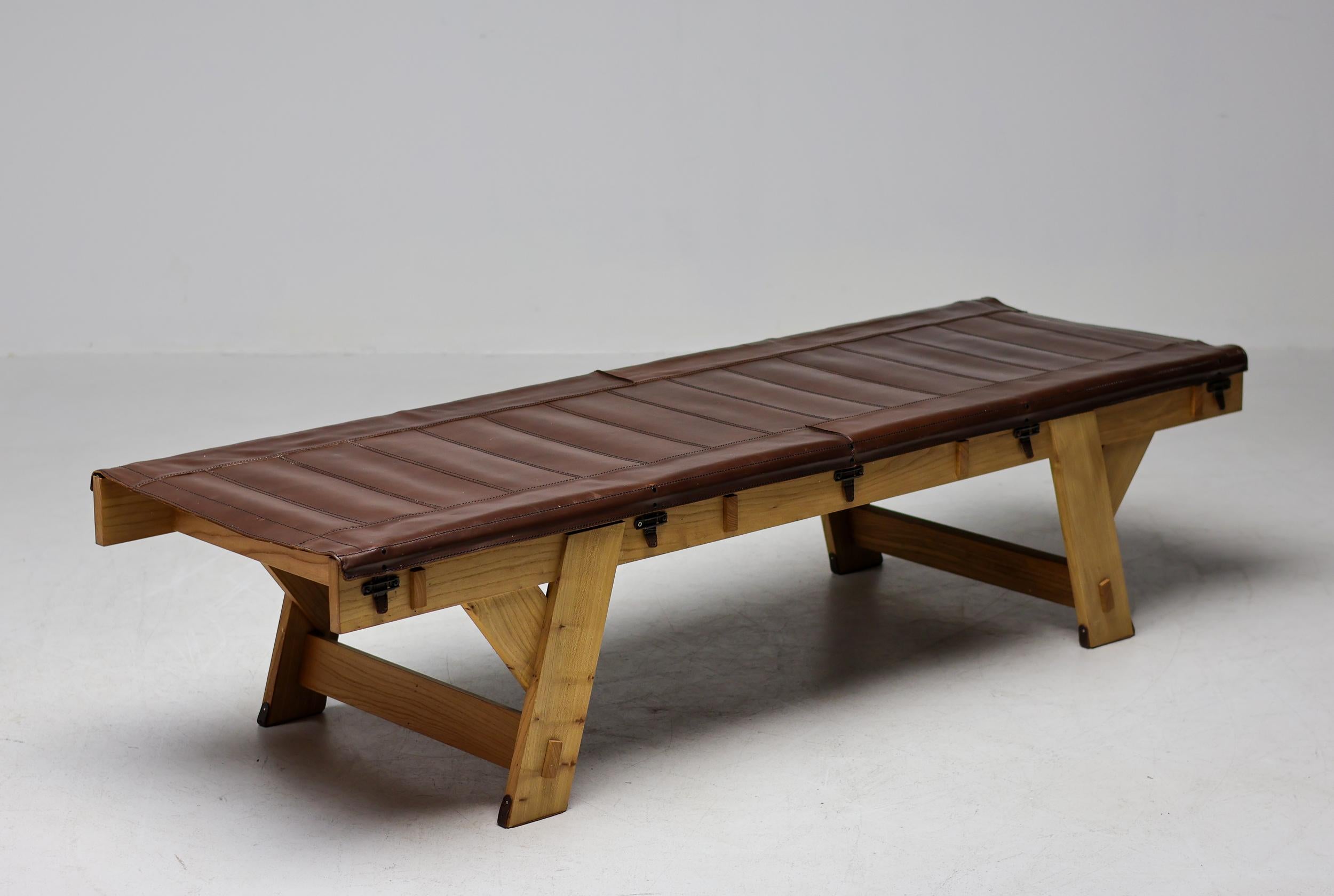 Rare Dick van Hoff Leather Daybed t.e. 136 by Thomas Eyck For Sale 4