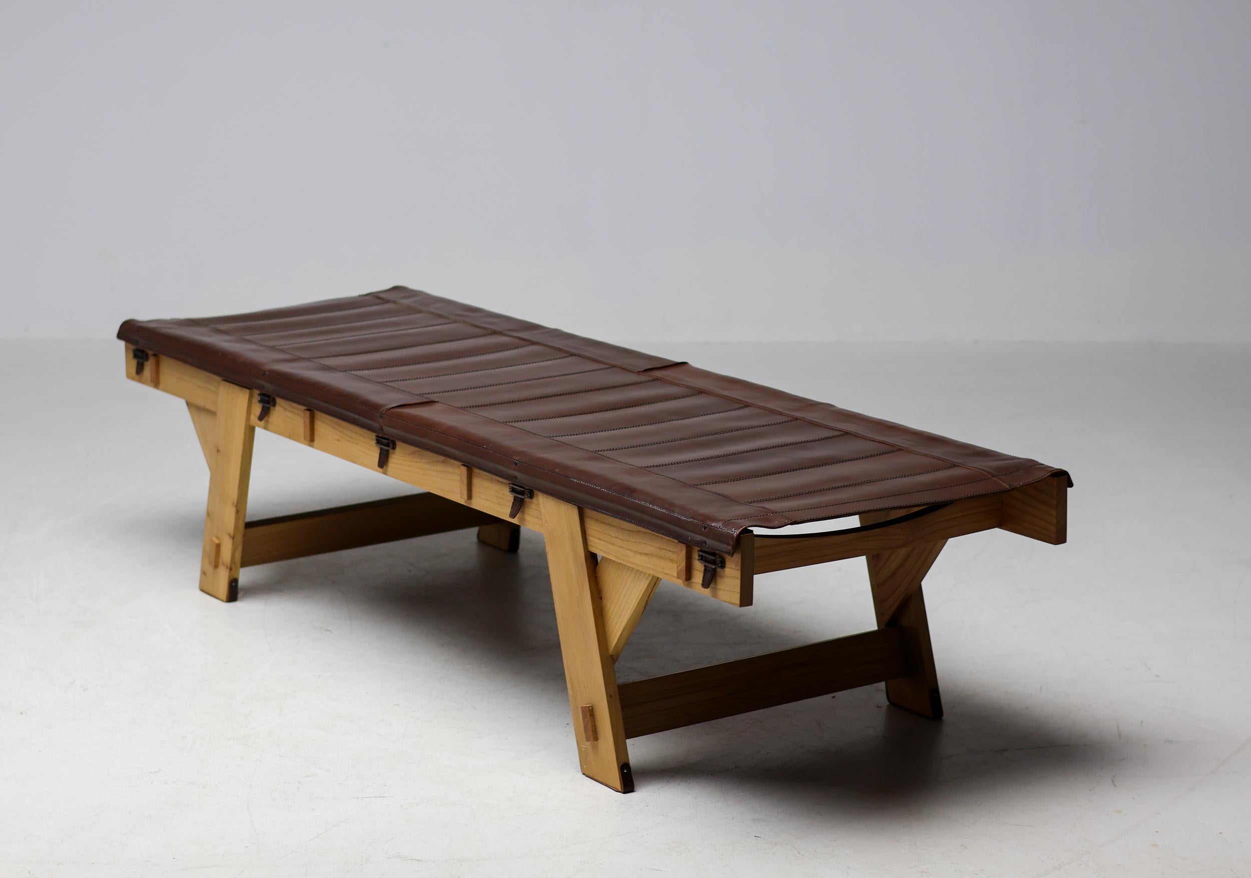 Modern Rare Dick van Hoff Leather Daybed t.e. 136 by Thomas Eyck For Sale
