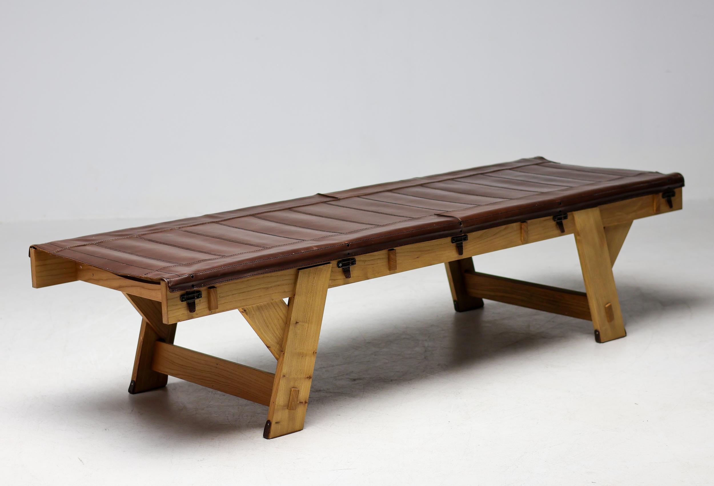 Rare Dick van Hoff Leather Daybed t.e. 136 by Thomas Eyck For Sale 2