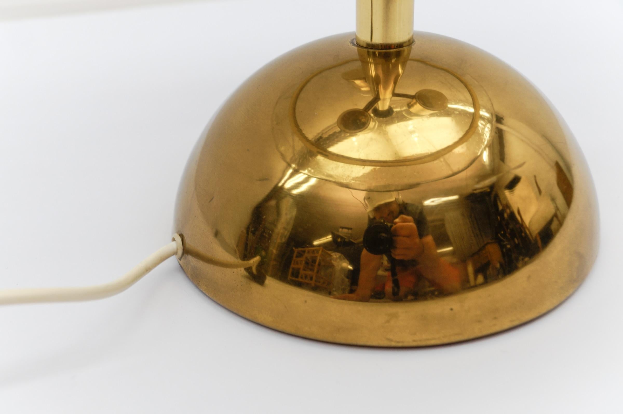Rare lampe de table dimmable en or et verre de Murano de Doria, années 1970, Allemagne en vente 6
