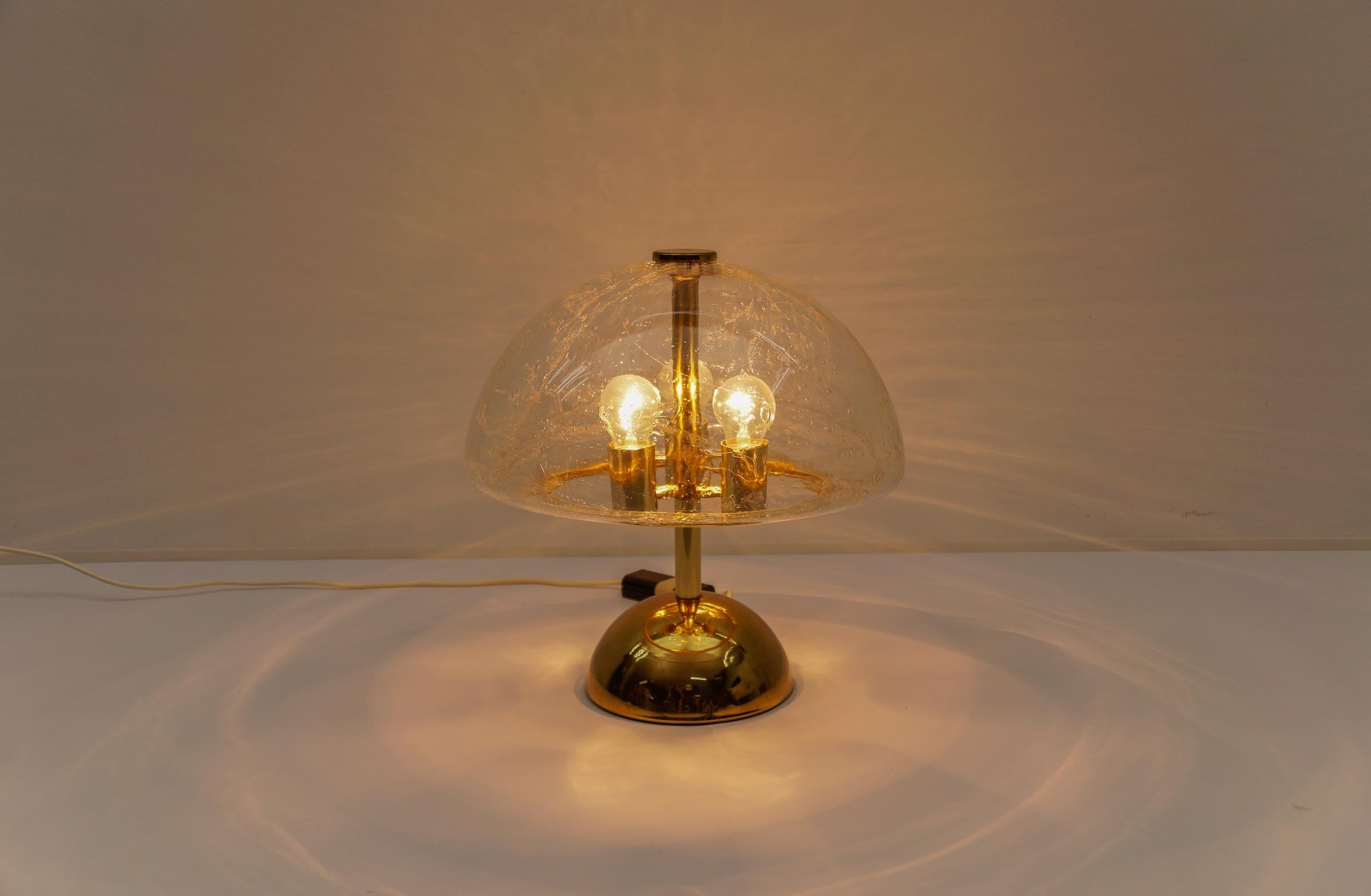 Rare lampe de table dimmable en or et verre de Murano de Doria, années 1970, Allemagne Bon état - En vente à Nürnberg, Bayern