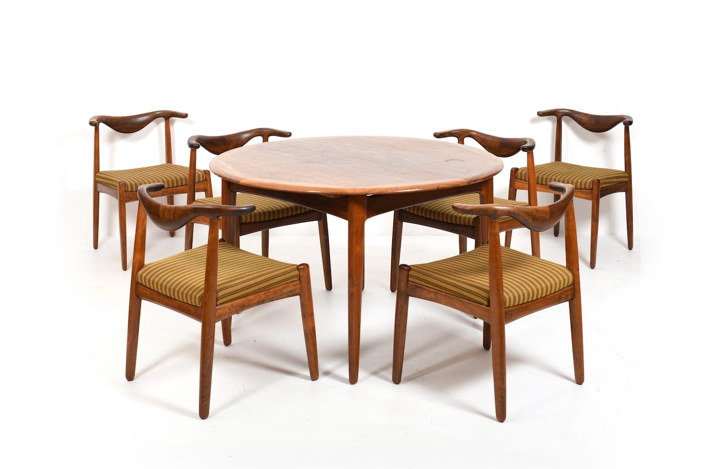 Walnut Rare Dining Room Set / Cowhorn Chairs, Table and Cabinet by Svend Aage Madsen For Sale