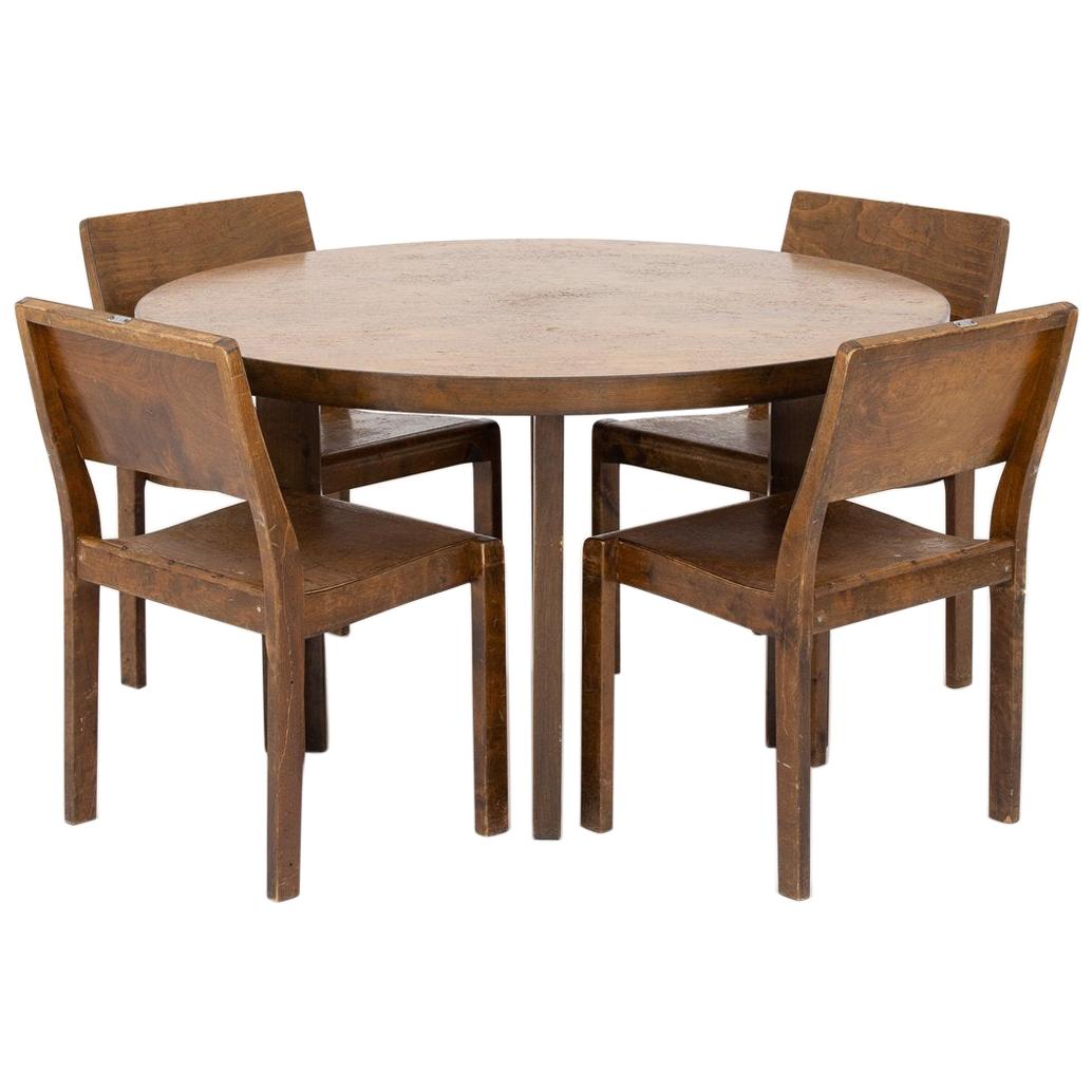 Ensemble rare de salle à manger avec table et quatre chaises d'Alvar Aalto