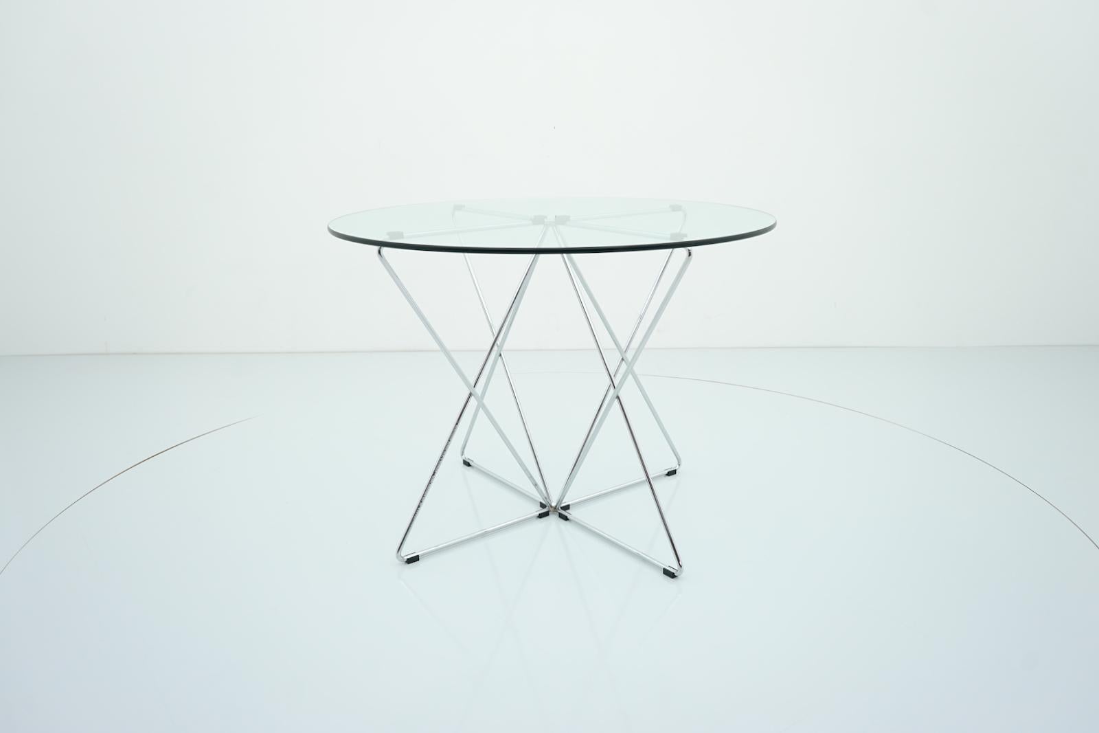 Rare Dining Table By Till Behrens for Schlubach Germany 1983 In Good Condition For Sale In Frankfurt / Dreieich, DE