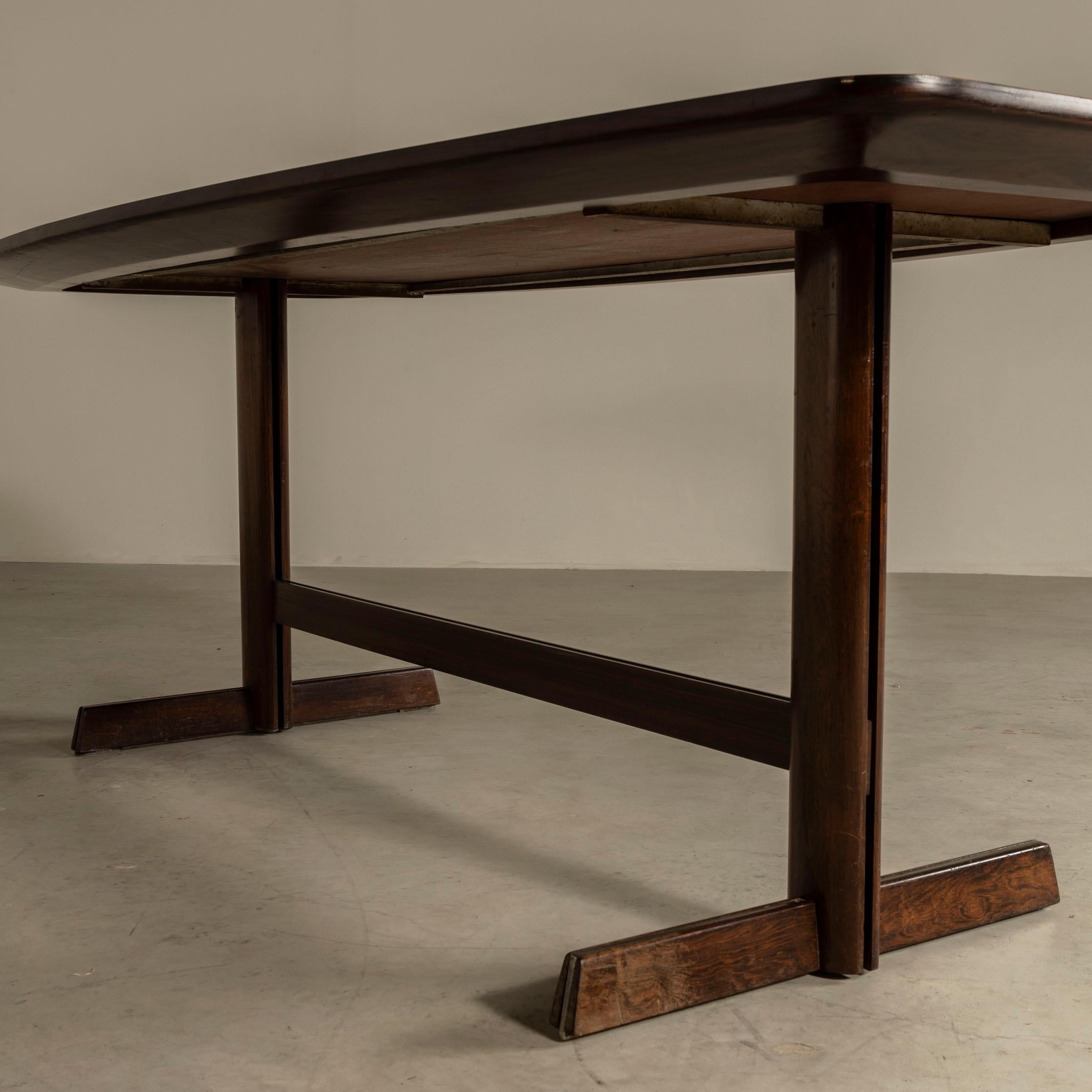 Rare Dining Table in Hardwood, by L'atelier, Brazilian Mid-Century Modern For Sale 1
