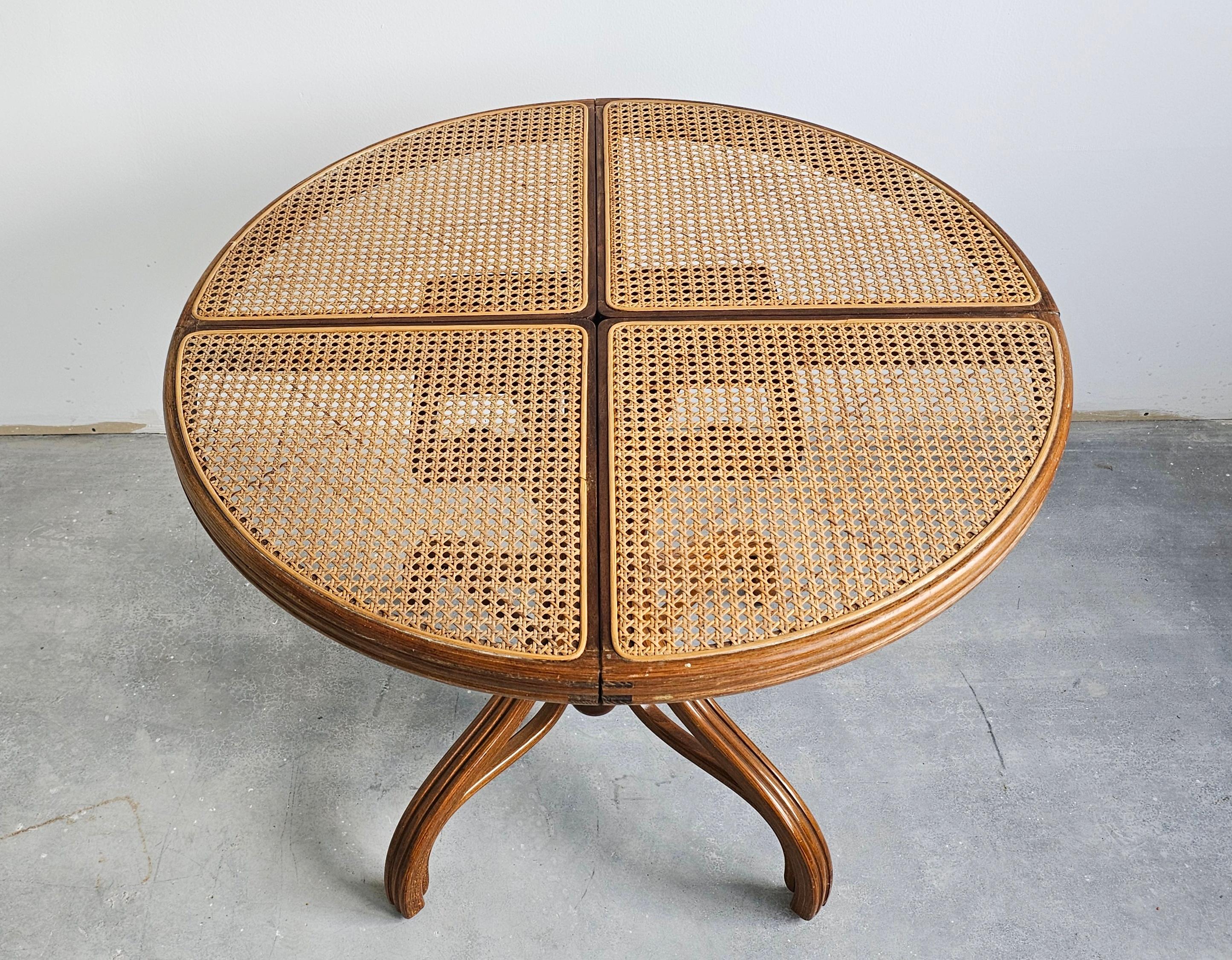 Croate Table de salle à manger rare avec plateau en rotin par Mundus, Yugoslavia, années 1960 en vente
