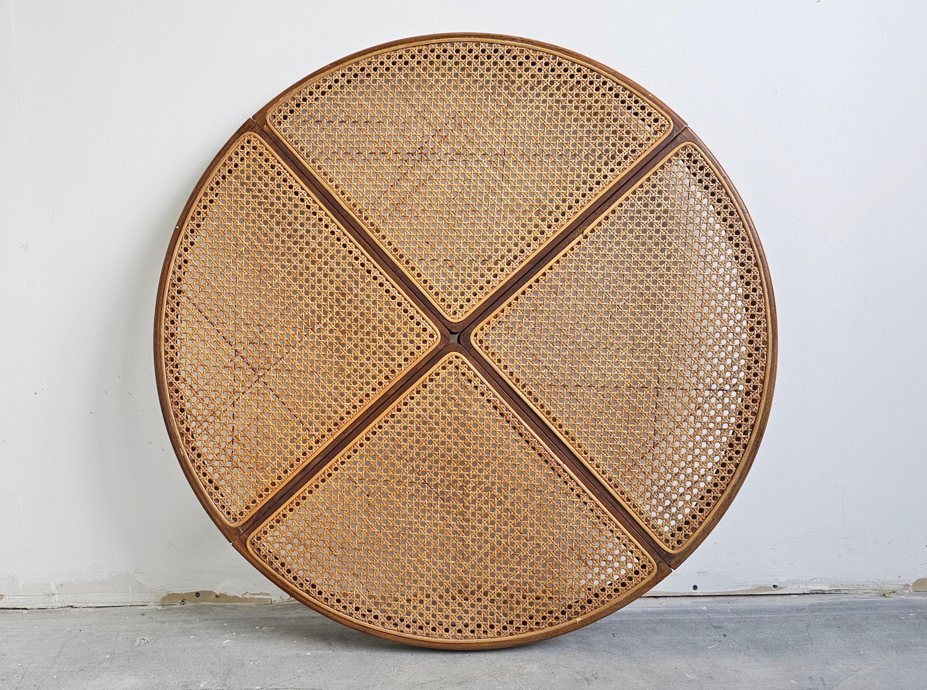 Table de salle à manger rare avec plateau en rotin par Mundus, Yugoslavia, années 1960 en vente 1