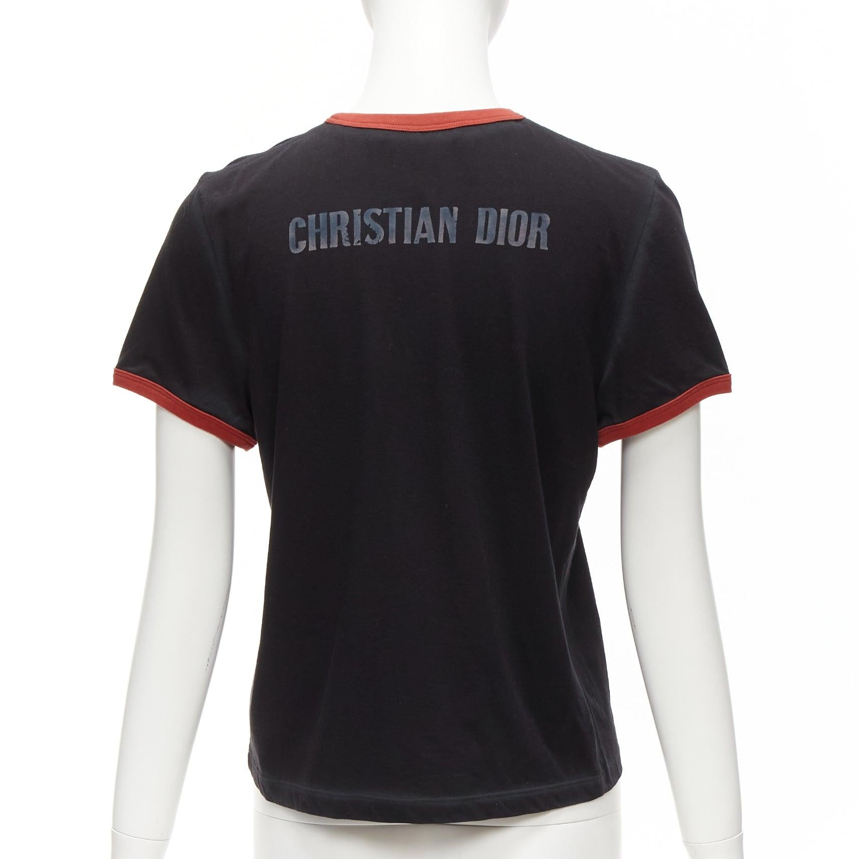 seltene DIOR Valentines schwarz rot J'adior Paris Vintage Druck Ringer-T-Shirt XS im Angebot 1