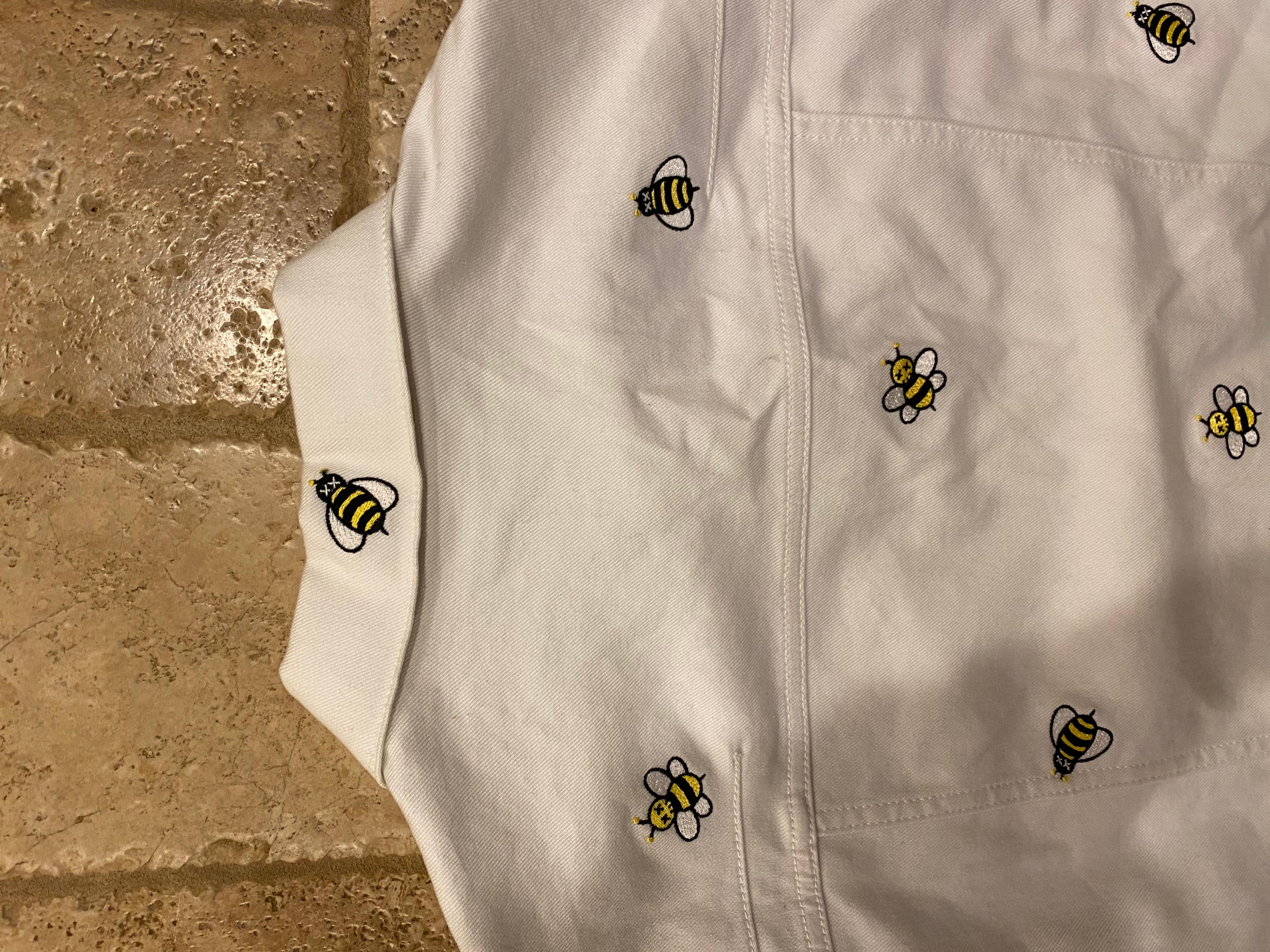 RARE Dior x Kaws Bees White Denim Jacket size 52 For Sale 4