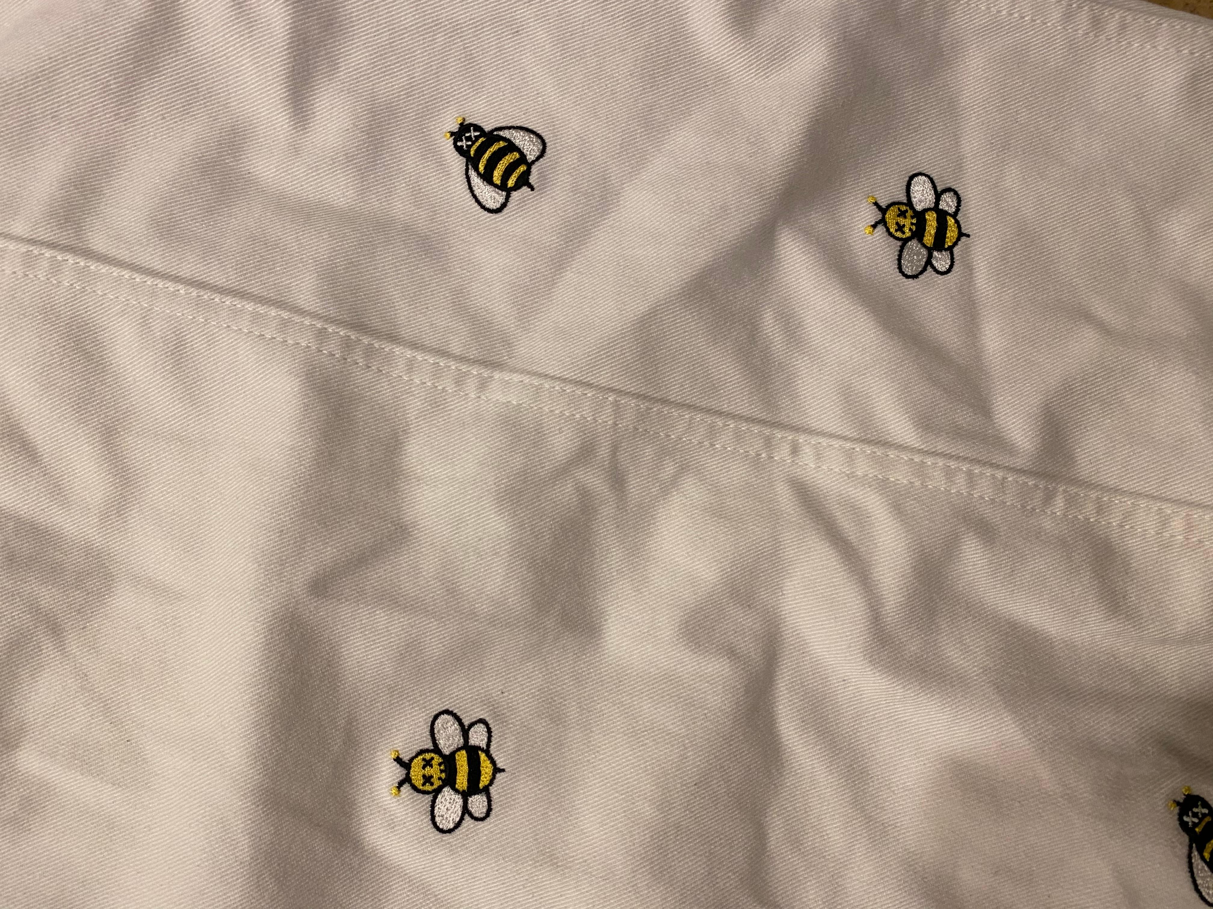RARE Dior x Kaws Bees White Denim Jacket size 52 For Sale 2