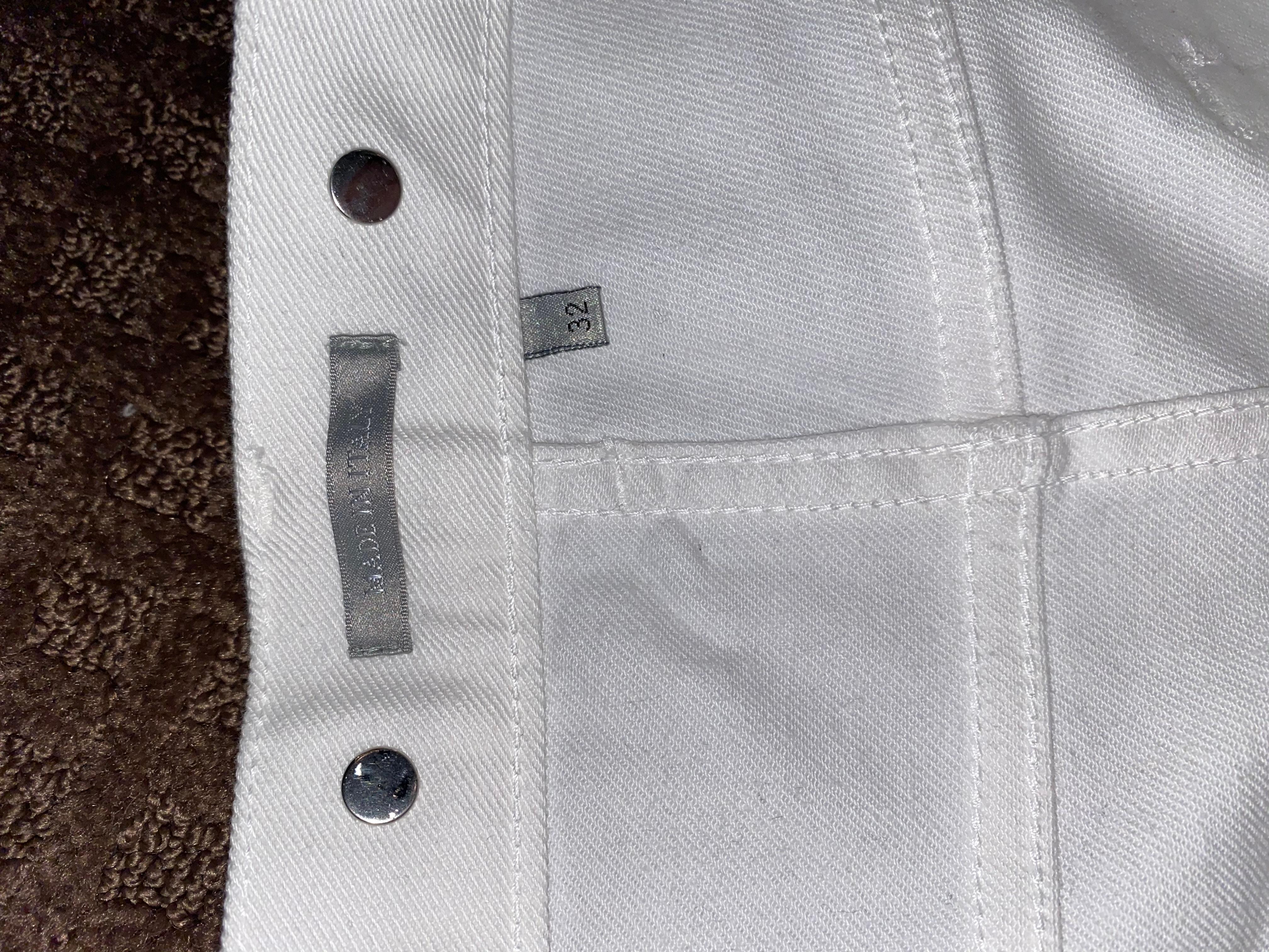 RARE Dior x Kaws White Denim Jeans Pants, size 32 In Excellent Condition For Sale In Bear, DE