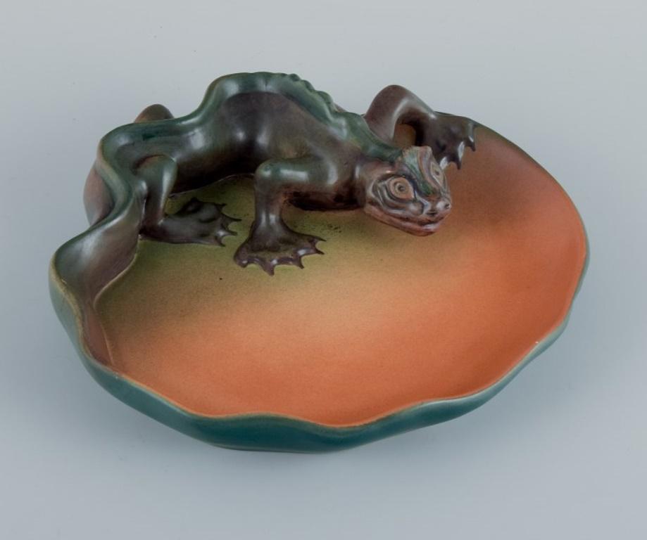 Ipsens, Denmark. Rare dish in hand-painted glazed ceramic with a lizard.
Model number 138.
1920s.
In excellent condition.
Marked.
Dimensions: D 20.0 x H 5.0 cm.

