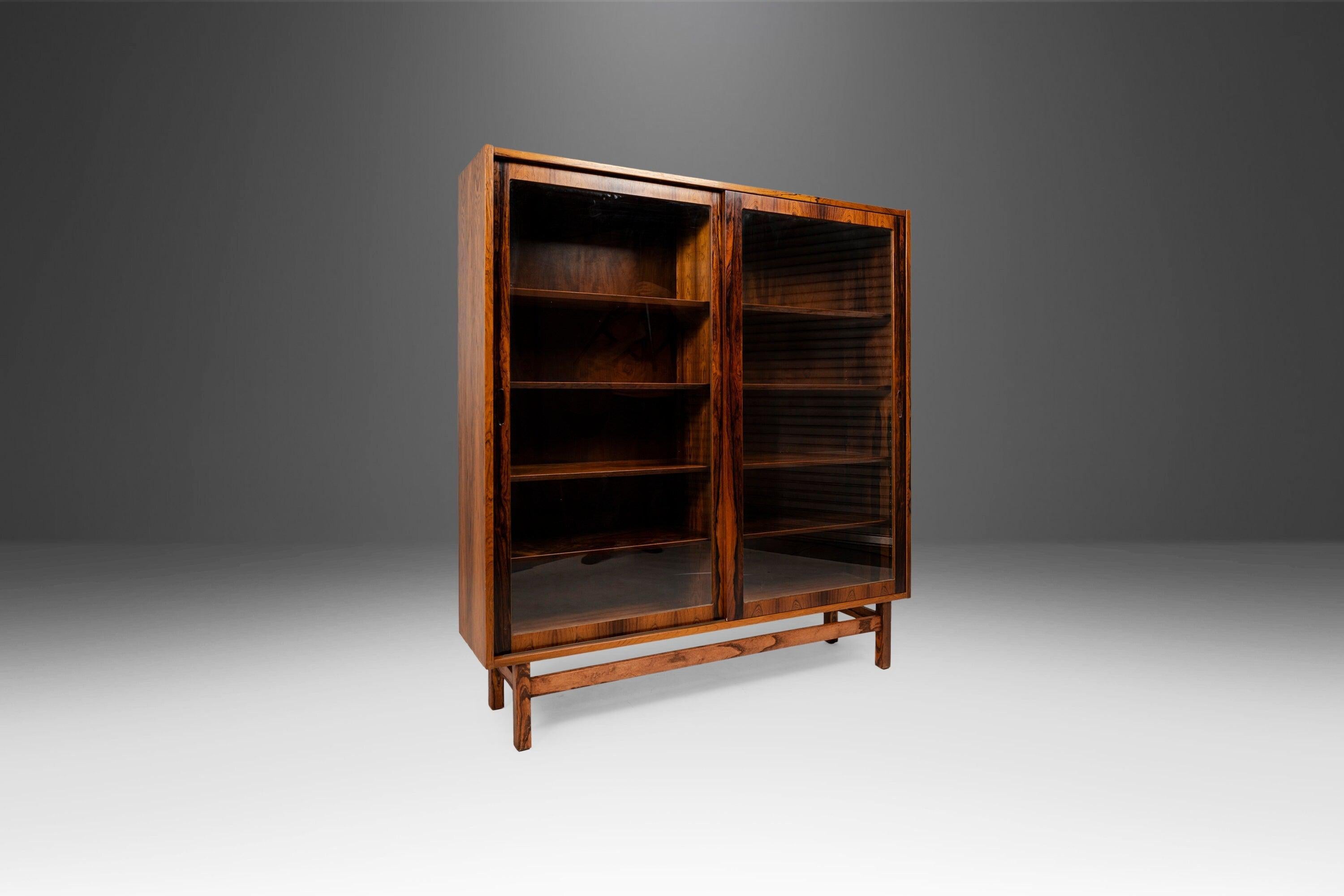 Scandinavian Modern Rare Display Cabinet / Bookcase by Poul Hundevadin in Rosewood, Denmark, 1960's