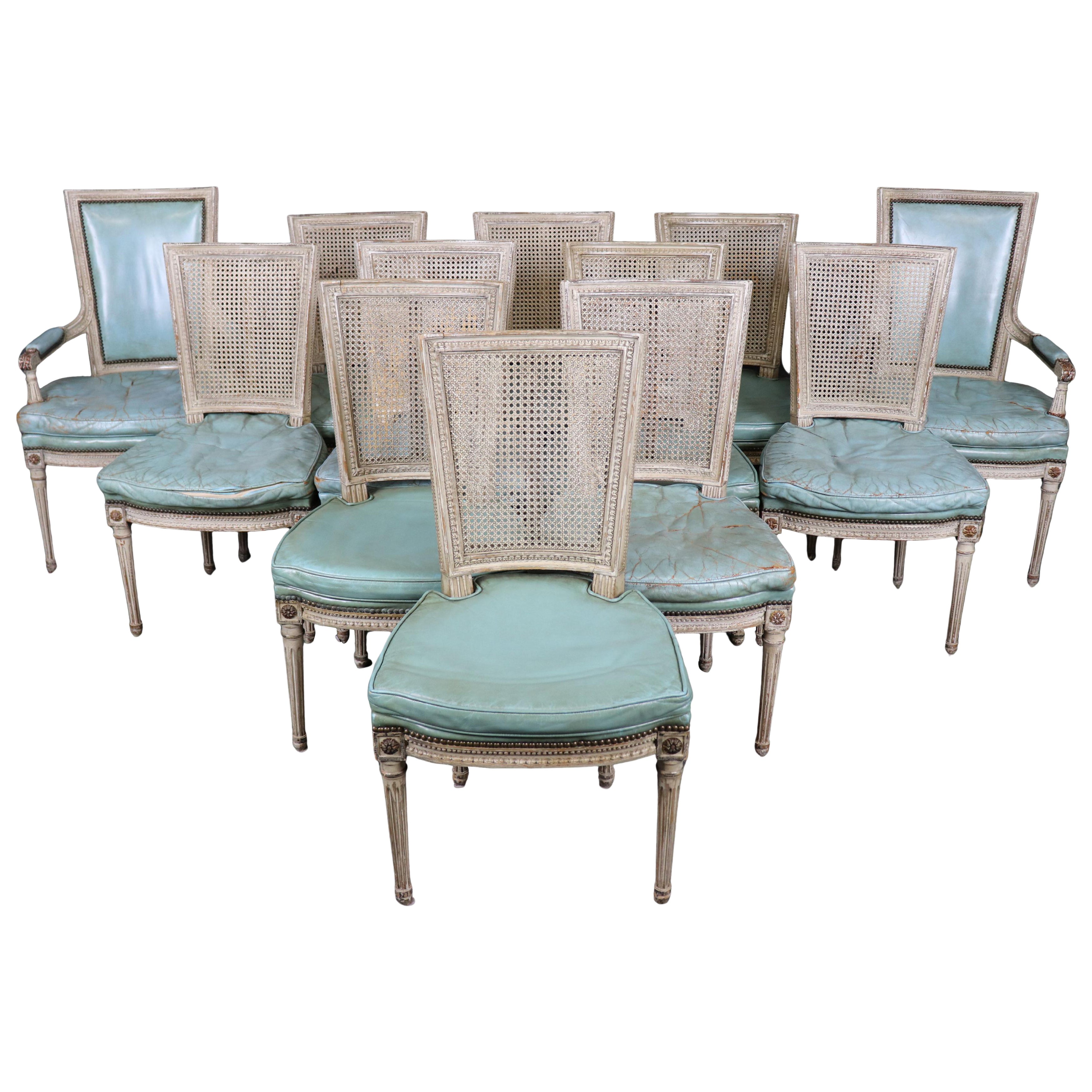 Rare Set de peinture vieillie 12 Signé Maison Jansen Caned  Chaises de salle à manger en cuir en vente