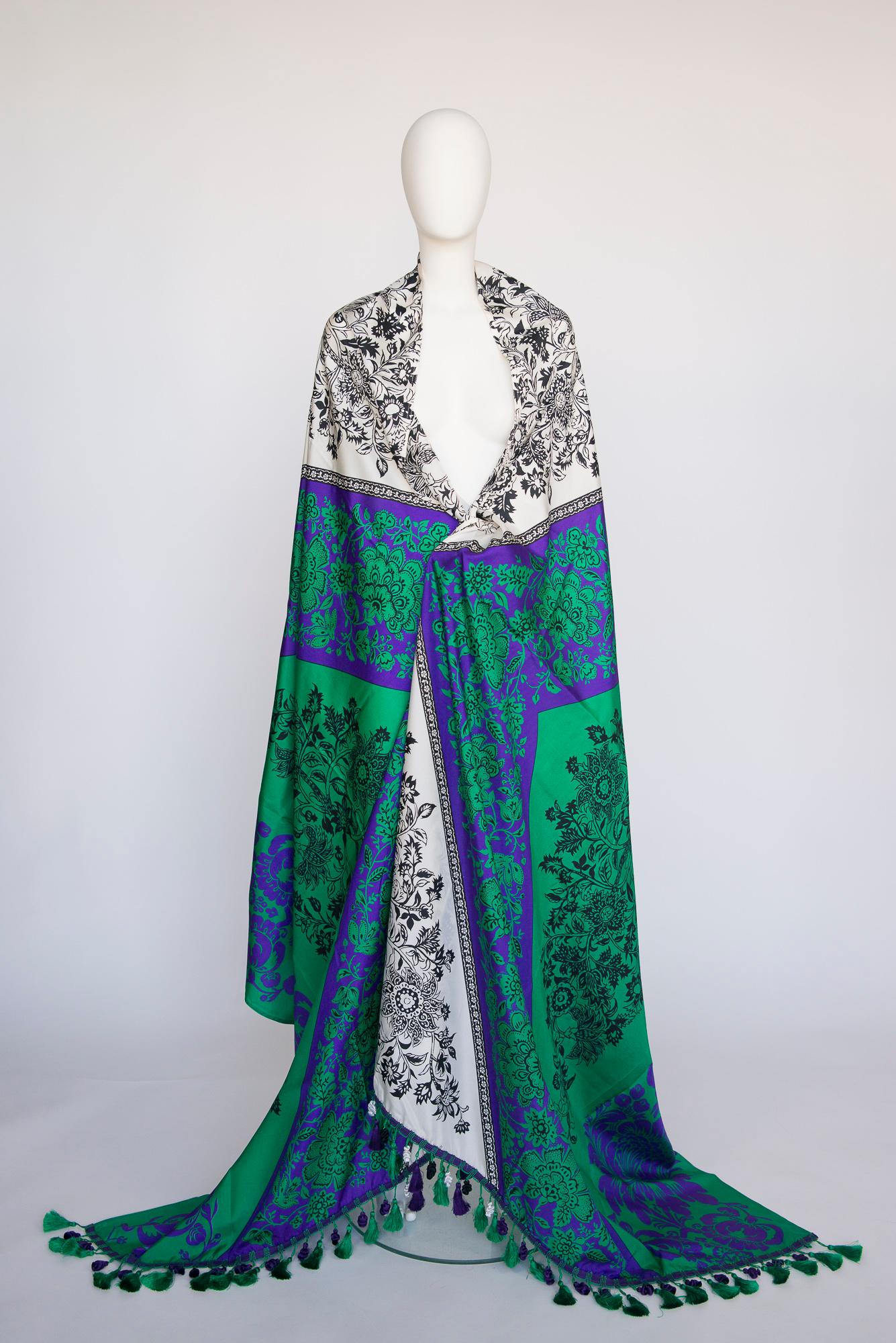 Châle rare et documenté Gianni Versace Sera à franges et étole géante, SS 1988 en vente 6