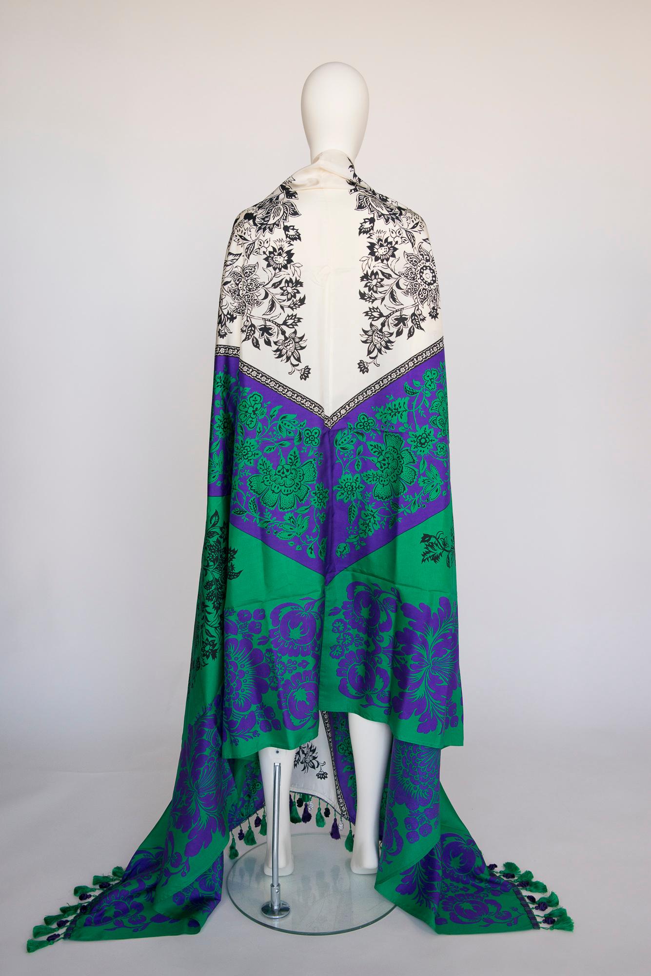 Rare Documented Gianni Versace Sera Fringed Giant Stole Shawl, SS 1988 For Sale 8