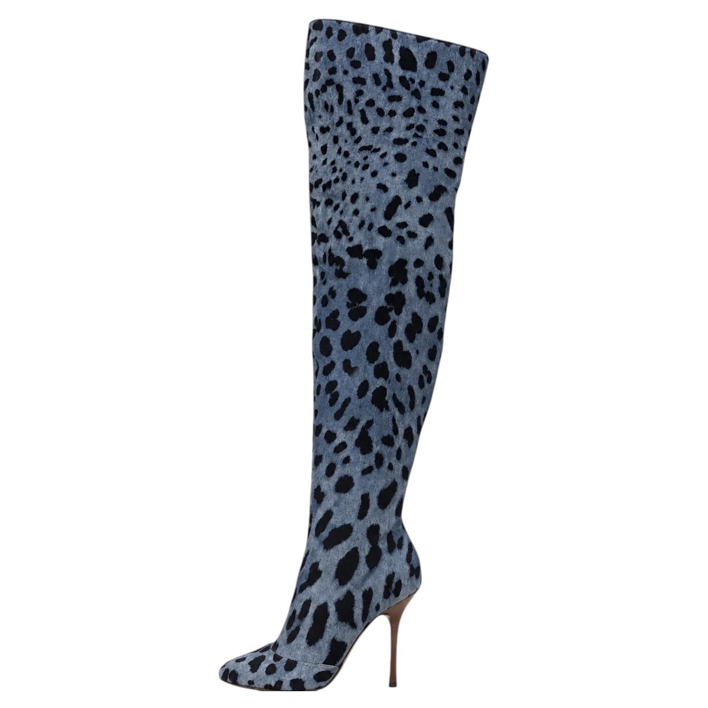 Botas de tacón de aguja por encima de la rodilla de Dolce & Gabbana, de denim azul con estampado de leopardo, muy poco comunes, talla 39,5