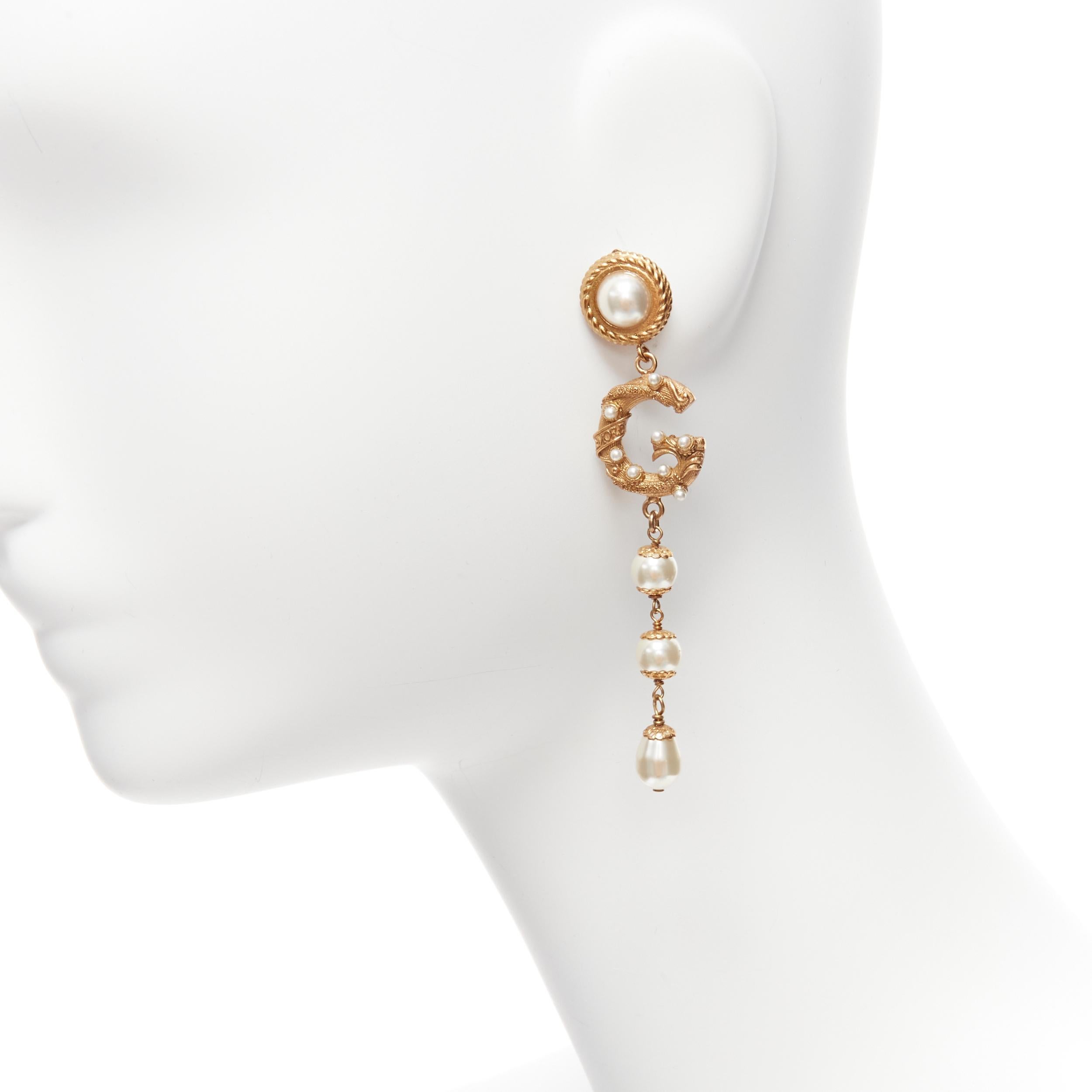 rare DOLCE GABBANA boucles d'oreilles clip avec perles baroques et logo DG en ton or Pour femmes en vente