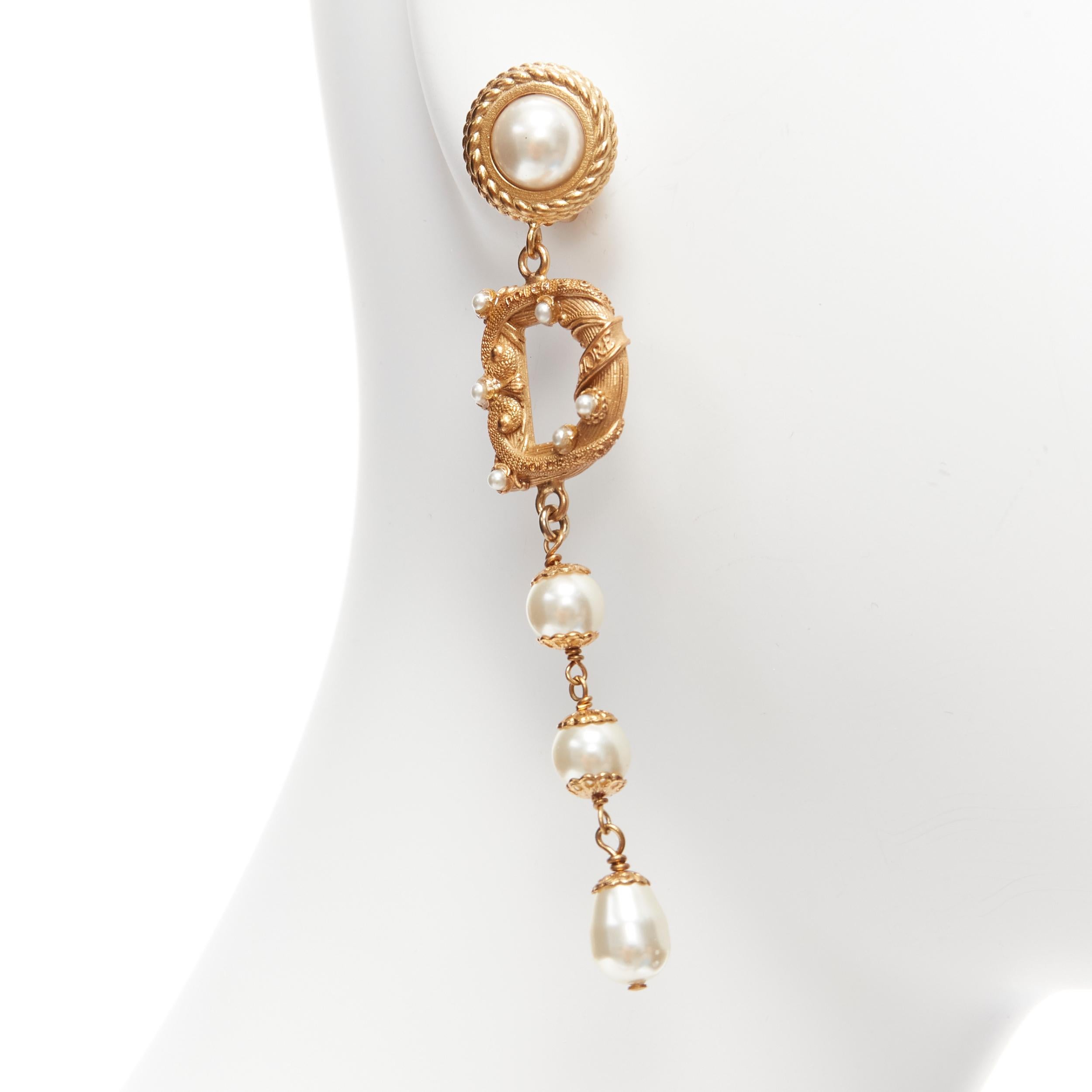rare DOLCE GABBANA gold tone DG logo baroque pearl tiered drop clip earrings In Excellent Condition For Sale In Hong Kong, NT