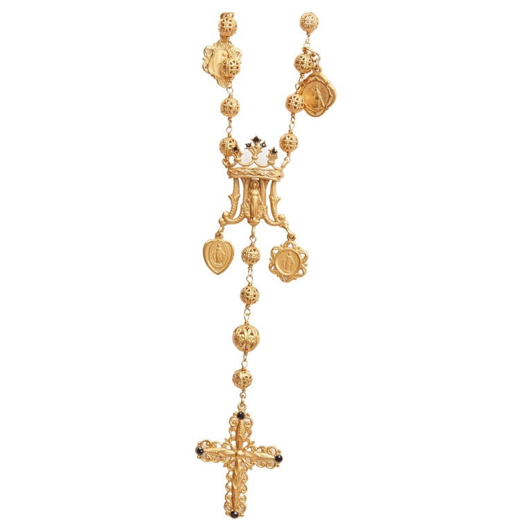 Lange Rosary-Halskette, DOLCE GABBANA, Goldfarben, Jesus-Kreuz- Heiligen,  Münzanhänger im Angebot bei 1stDibs