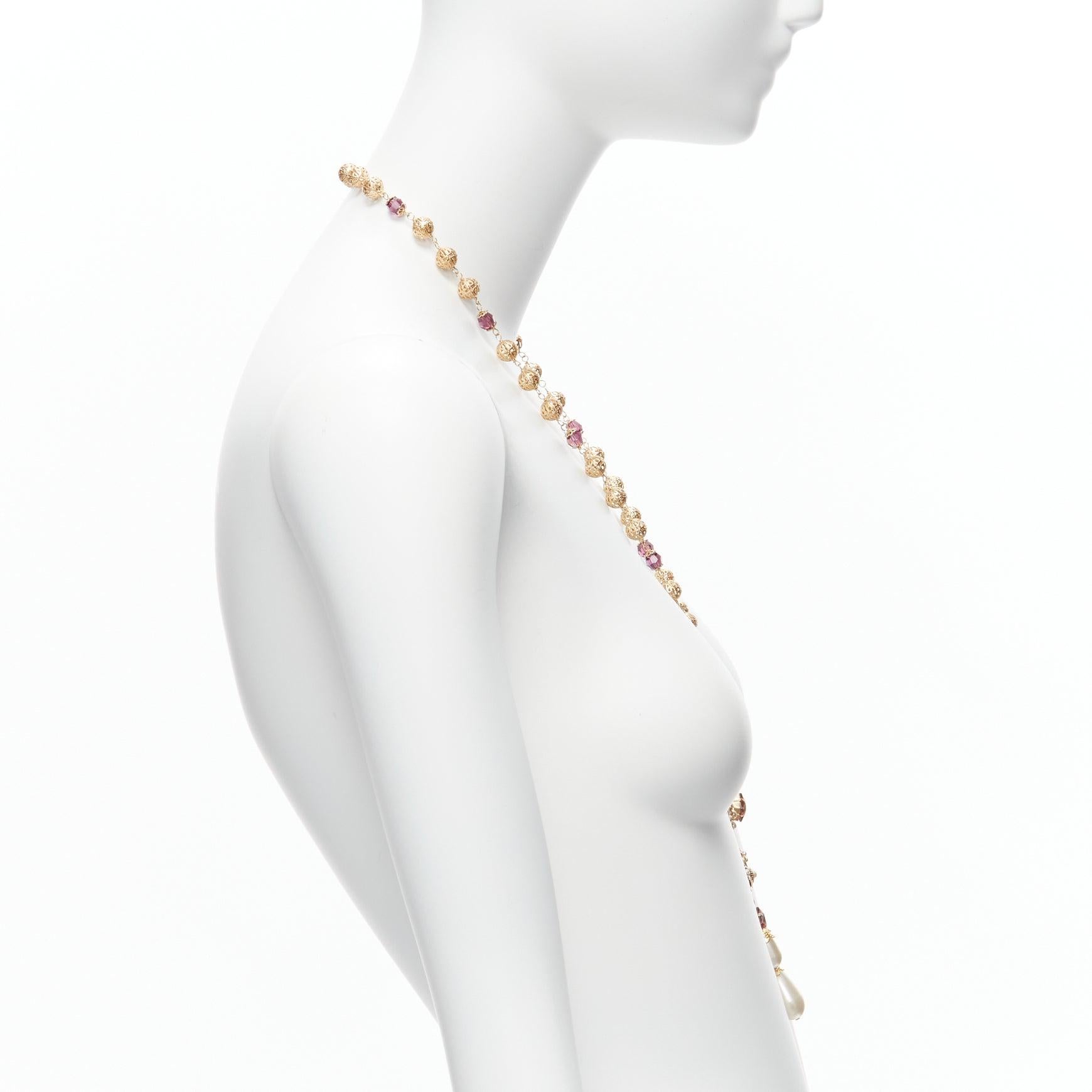 DOLCE GABBANA Collier filigrane rare en or, saphir, strass, perle et pendentif Pour femmes en vente