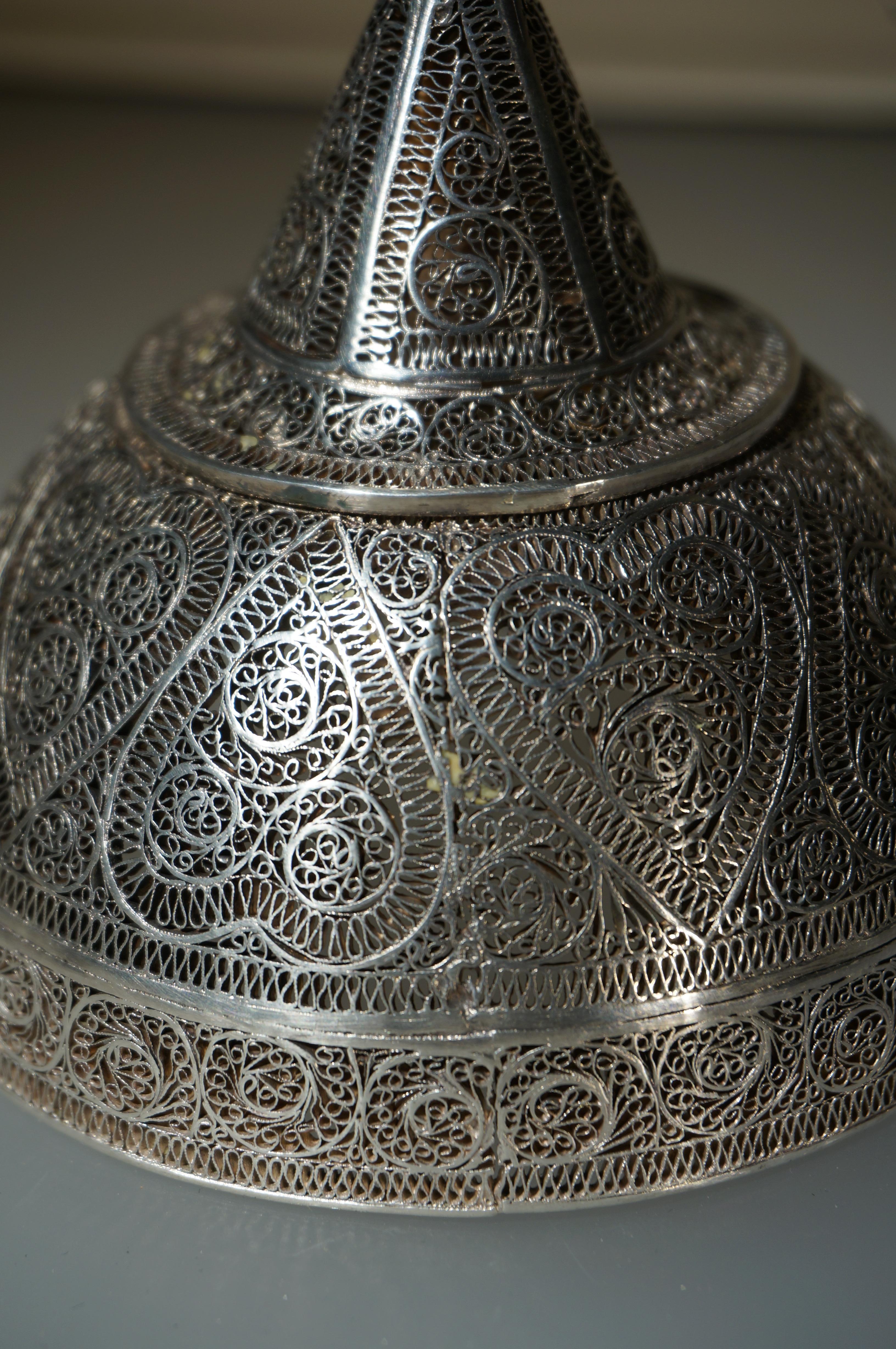 Rare domed filigree silver box, India, early 19th century. For Sale 4