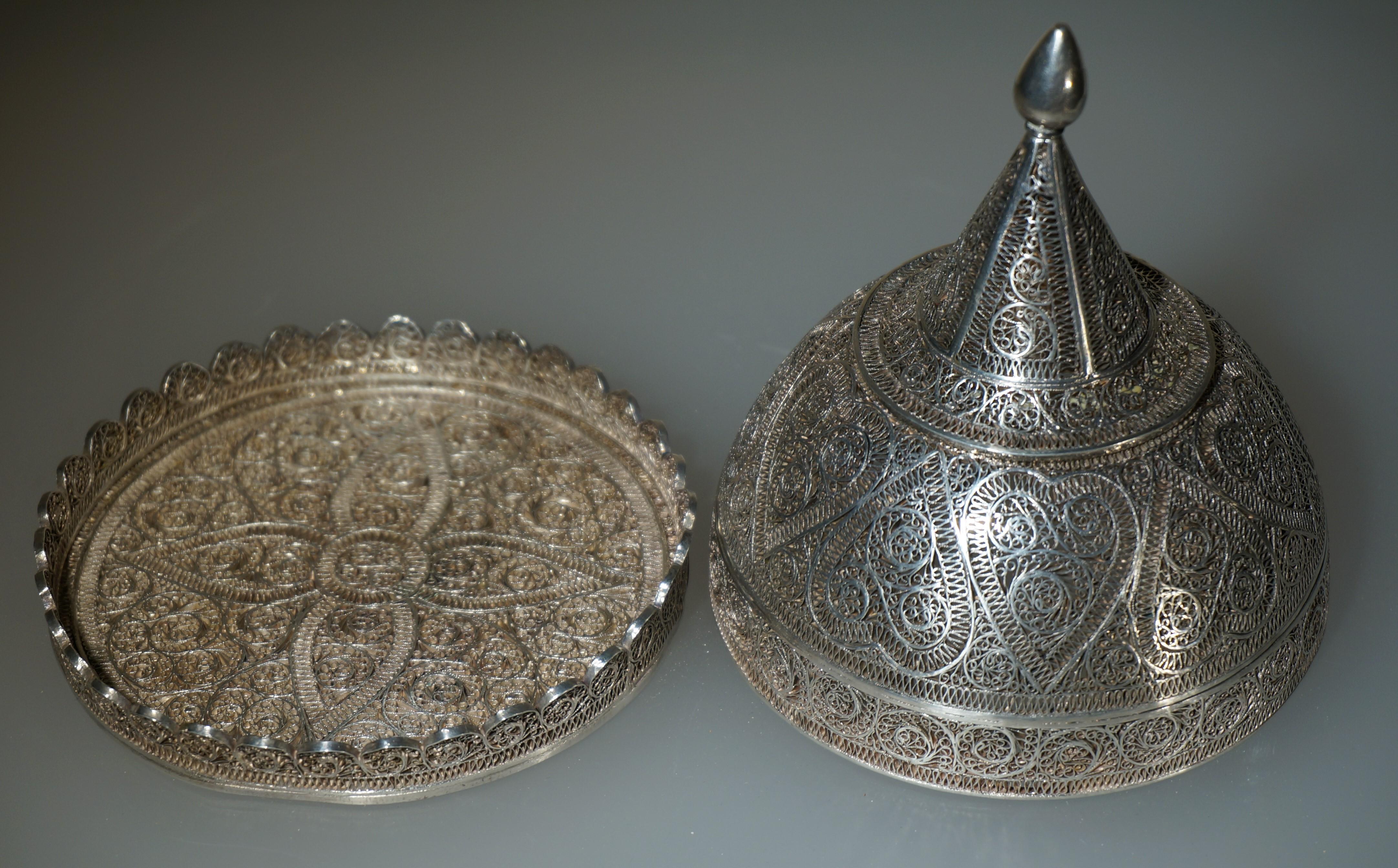 Indian Rare domed filigree silver box, India, early 19th century. For Sale