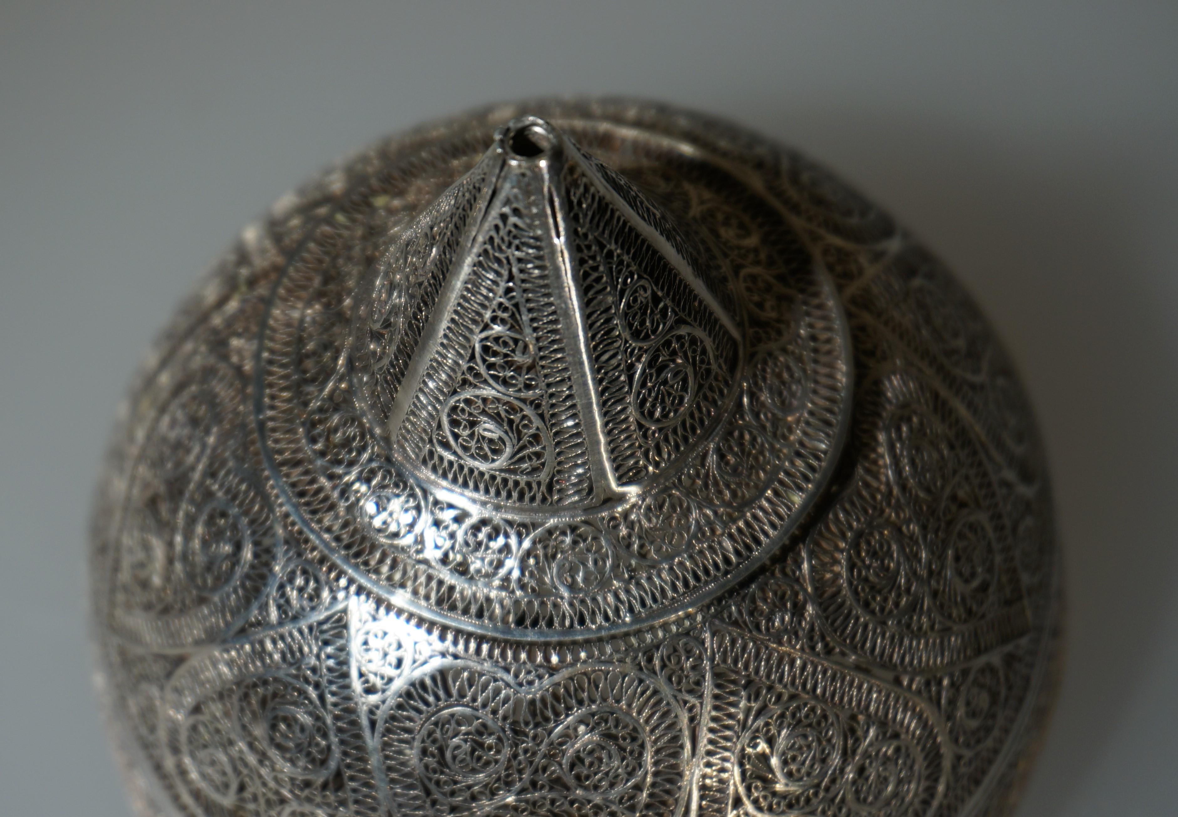 19th Century Rare domed filigree silver box, India, early 19th century. For Sale